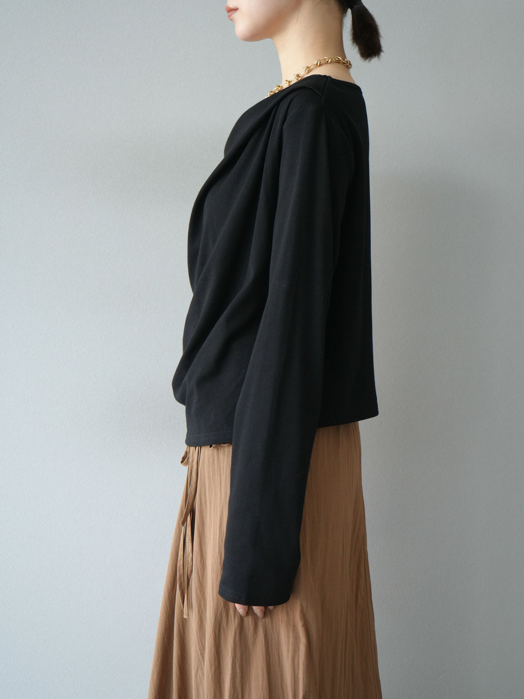[予約]ドレープデザインカットソー/ブラック