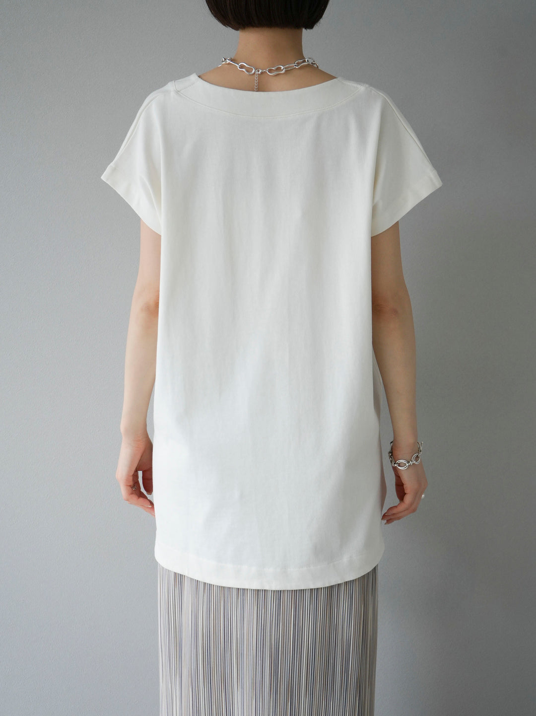 [Pre-order] Deep Key Neck Round Hem T-shirt/White