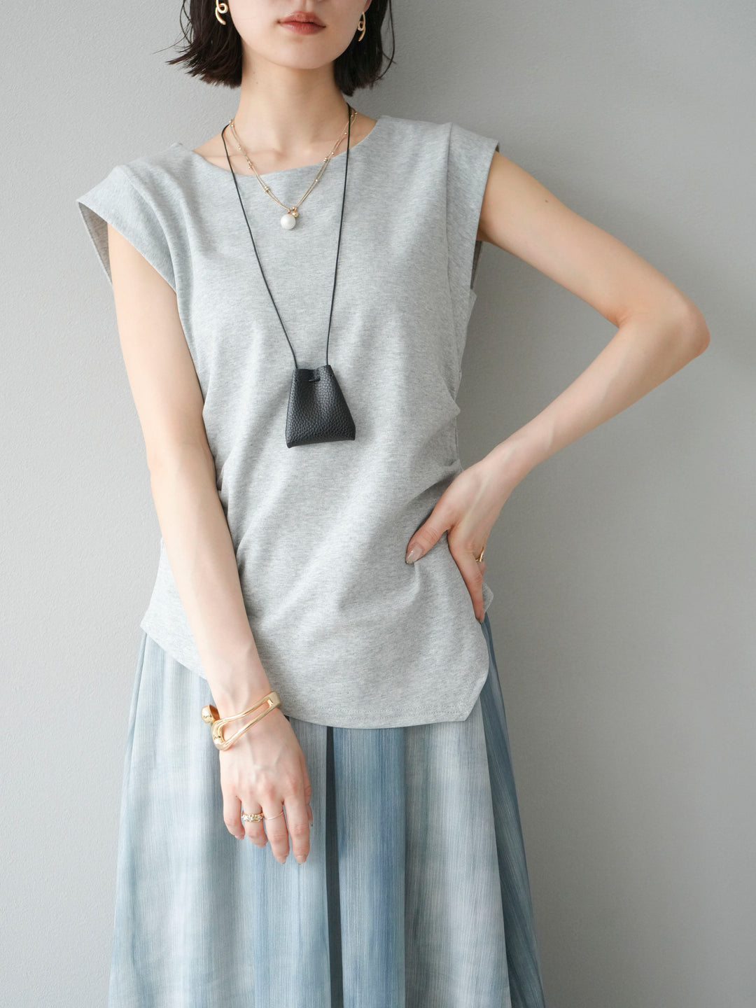 [予約]サイドギャザーTシャツ＆巾着レザーネックレスSET /グレー