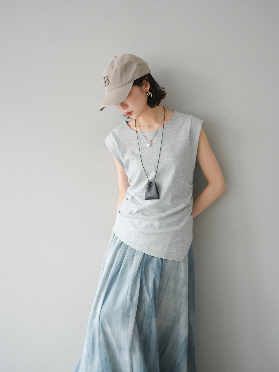 [予約]サイドギャザーTシャツ＆巾着レザーネックレスSET /グレー