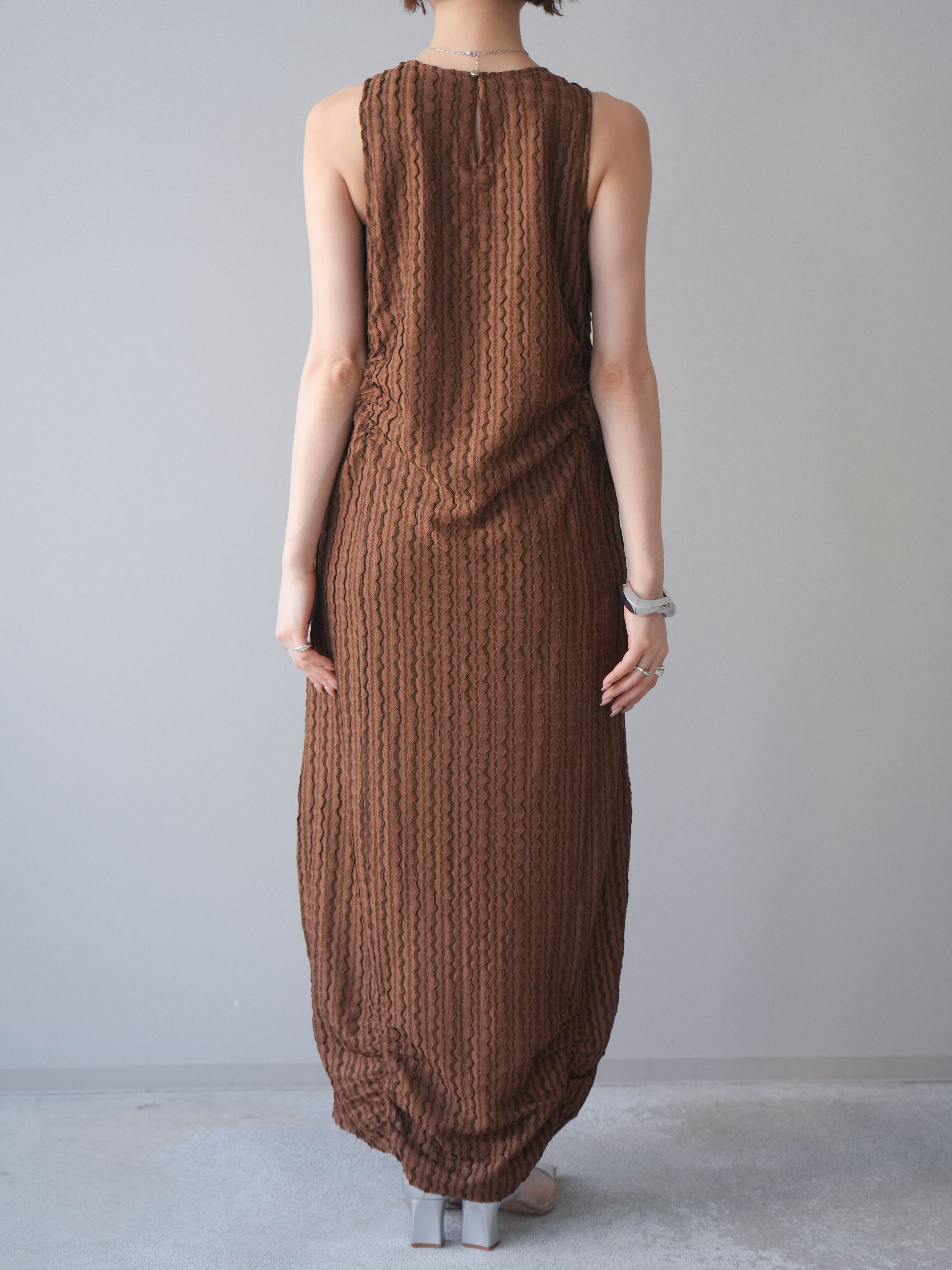 予約]シャーリングジャガードノースリーブワンピース/brown – Lumier