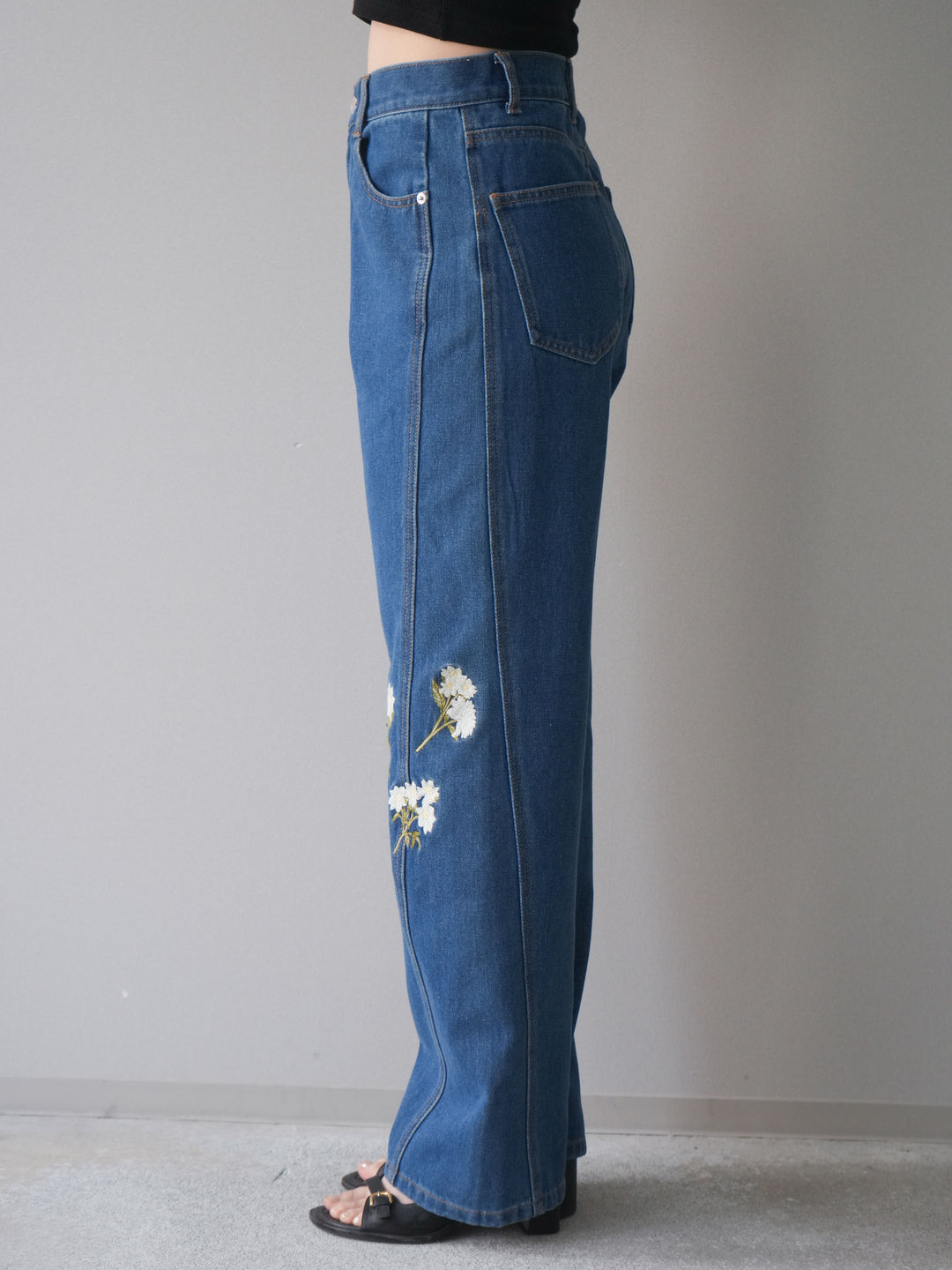 [予約]フラワー刺繍ストレートデニム/indigo