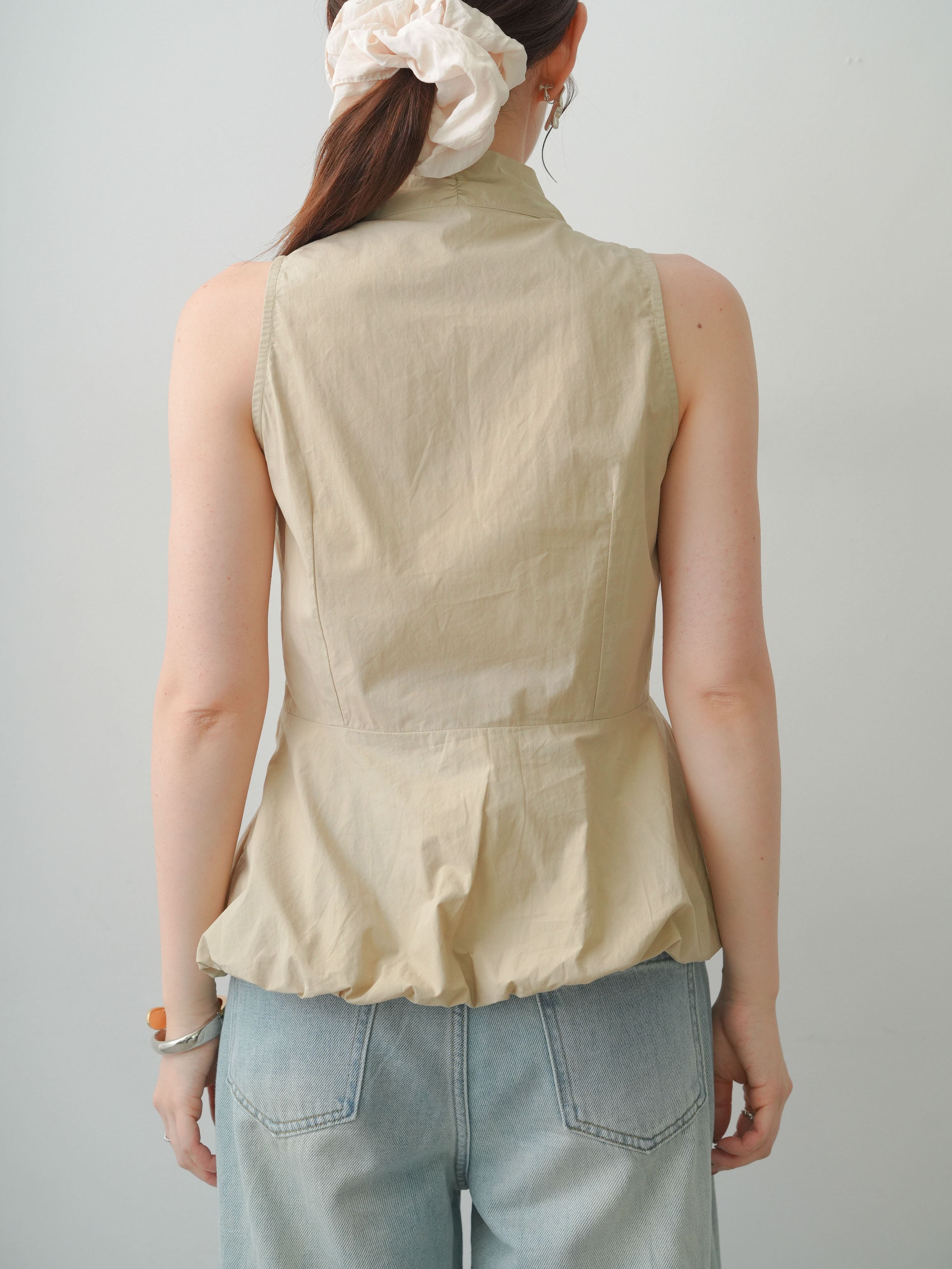 予約]シルバーブローチ付ぺプラムツイストトップス/beige – Lumier