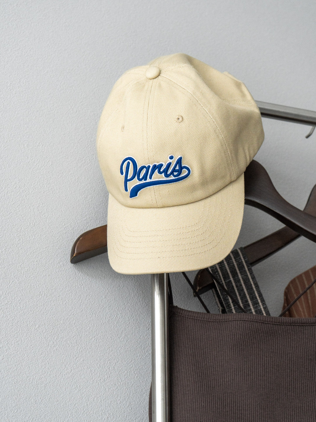 [予約]Parisロゴ刺繍CAP/ベージュ