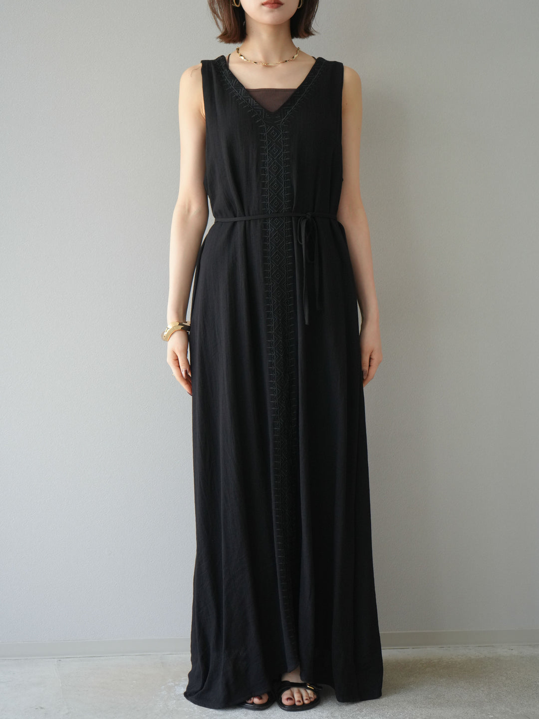 [予約]刺繍Vネックワンピース/ブラック
