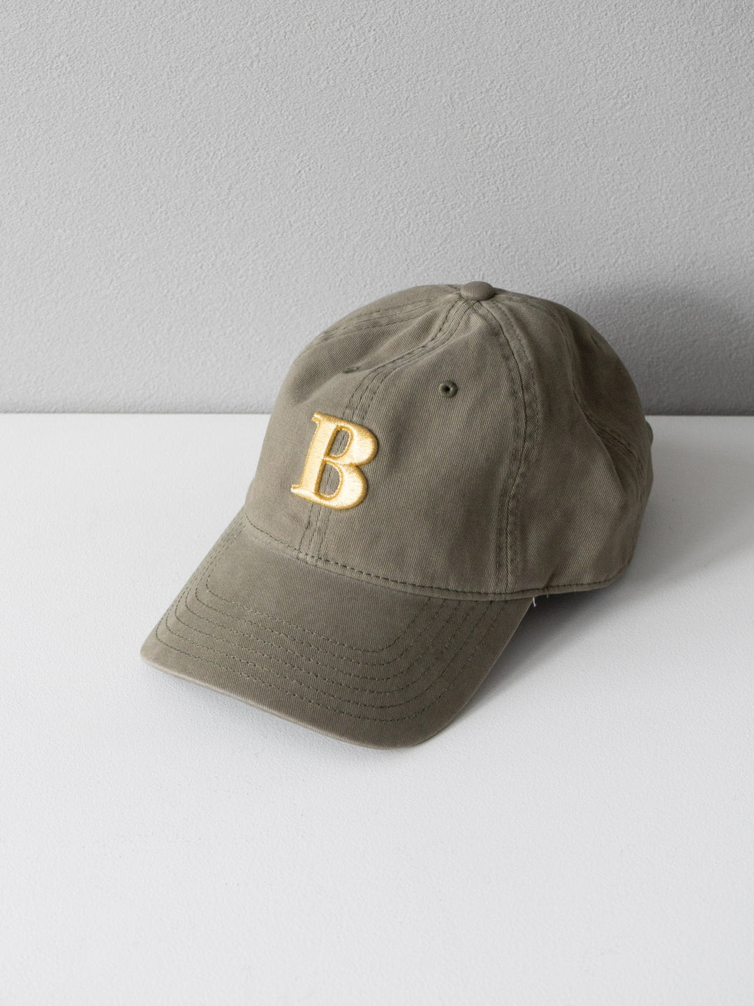 【預購】B字刺繡棒球帽/卡其色