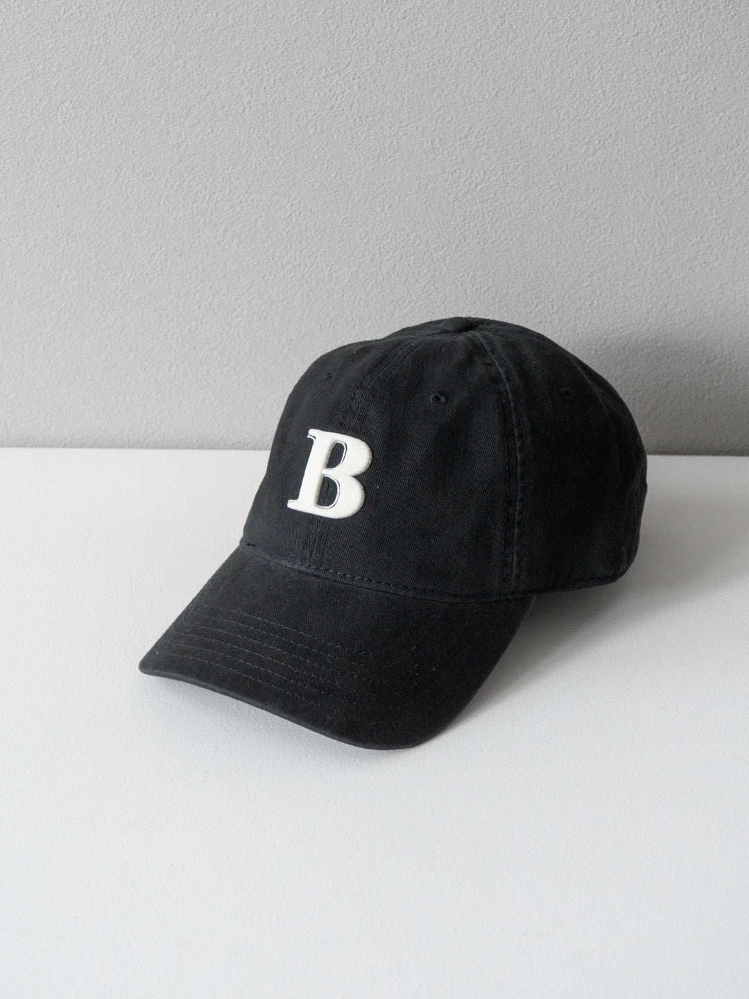 【預購】B字刺繡棒球帽/黑色