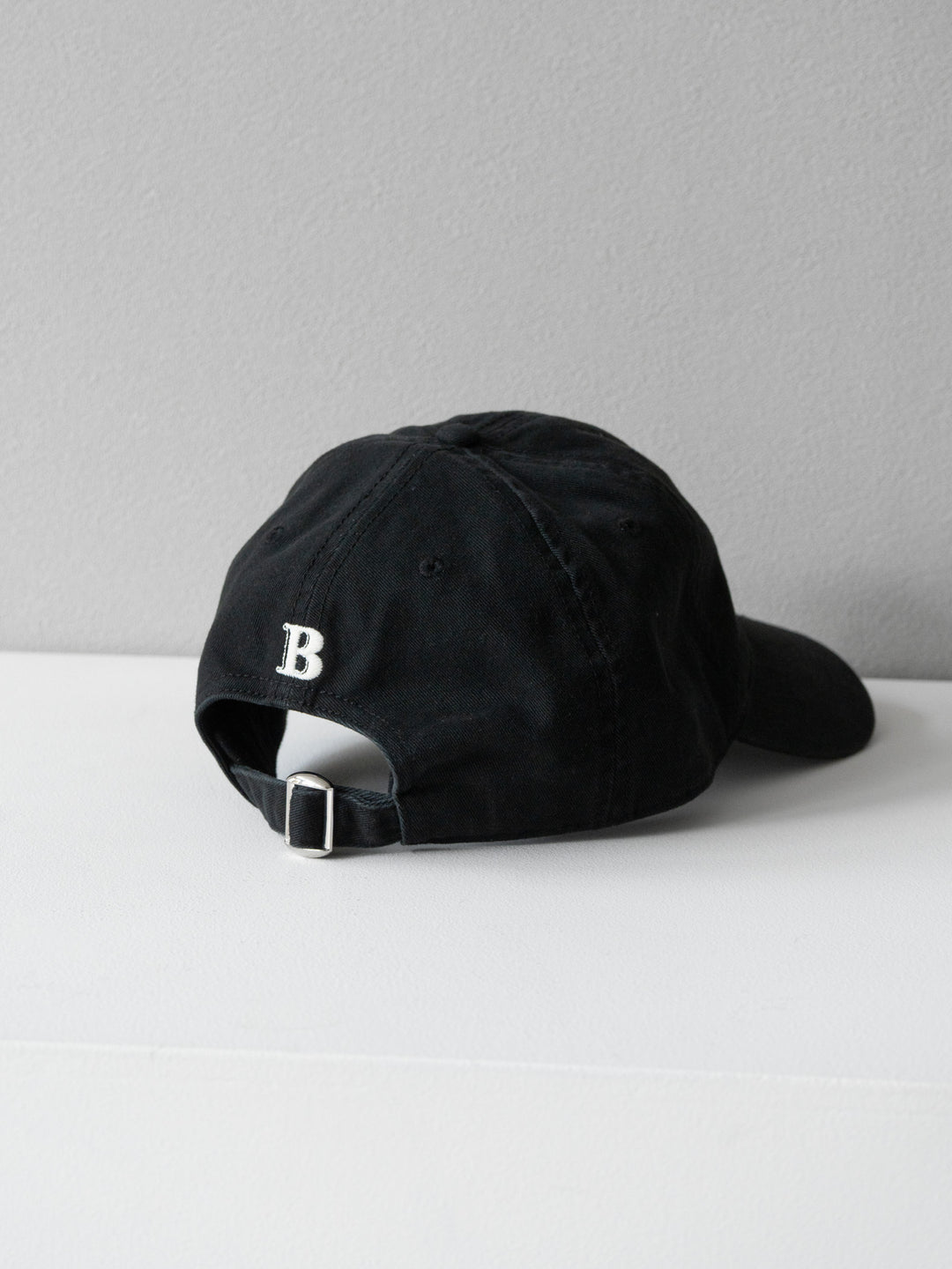 【預購】B字刺繡棒球帽/黑色