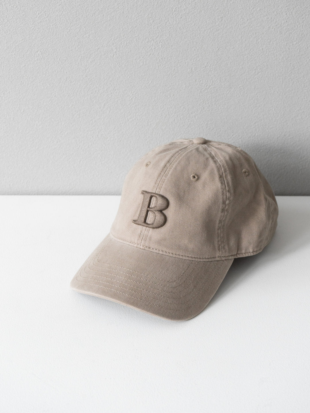 【預購】B logo刺繡棒球帽/灰褐色