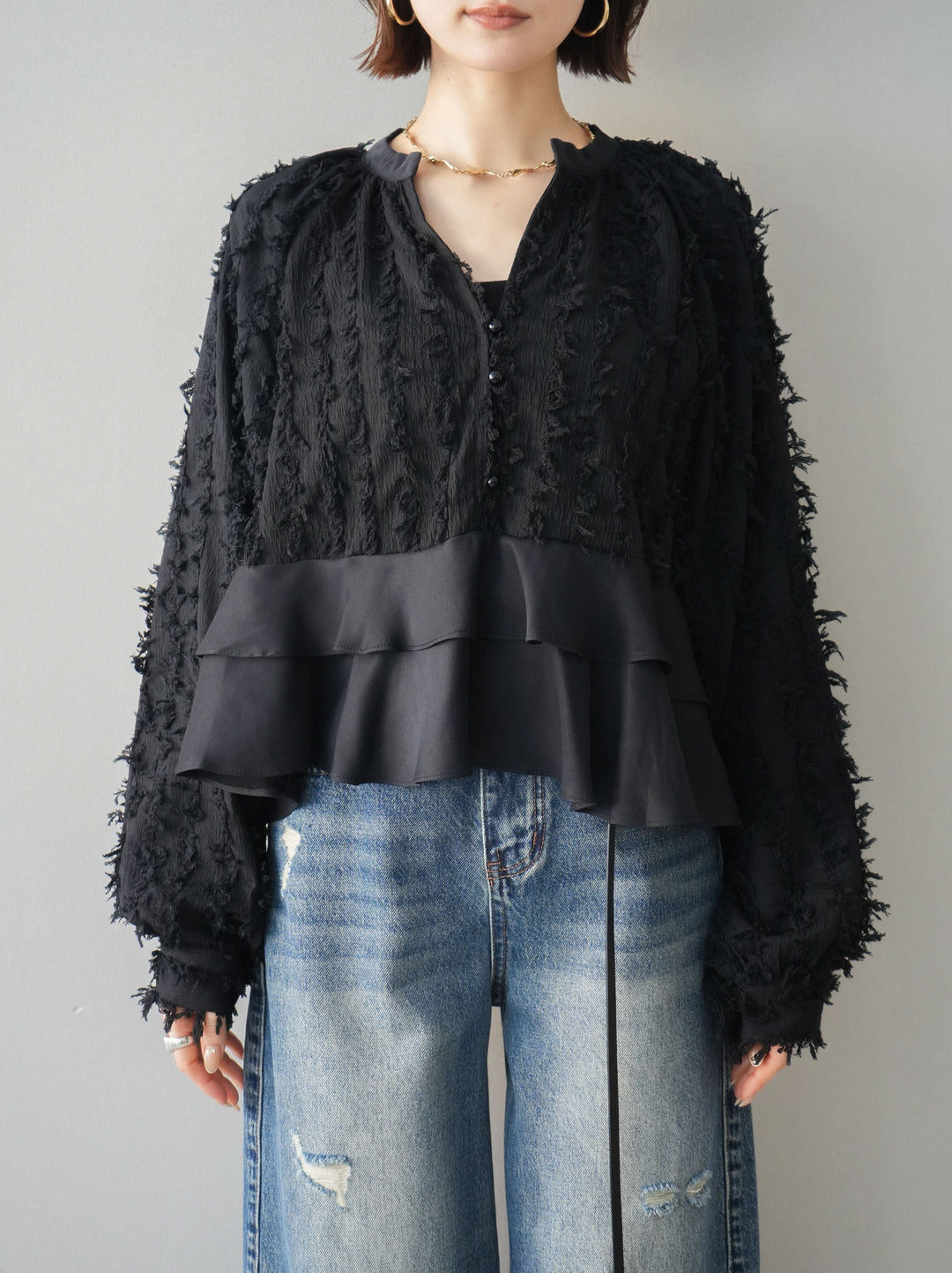 [予約]ジャガードぺプラムフリルブラウス/black