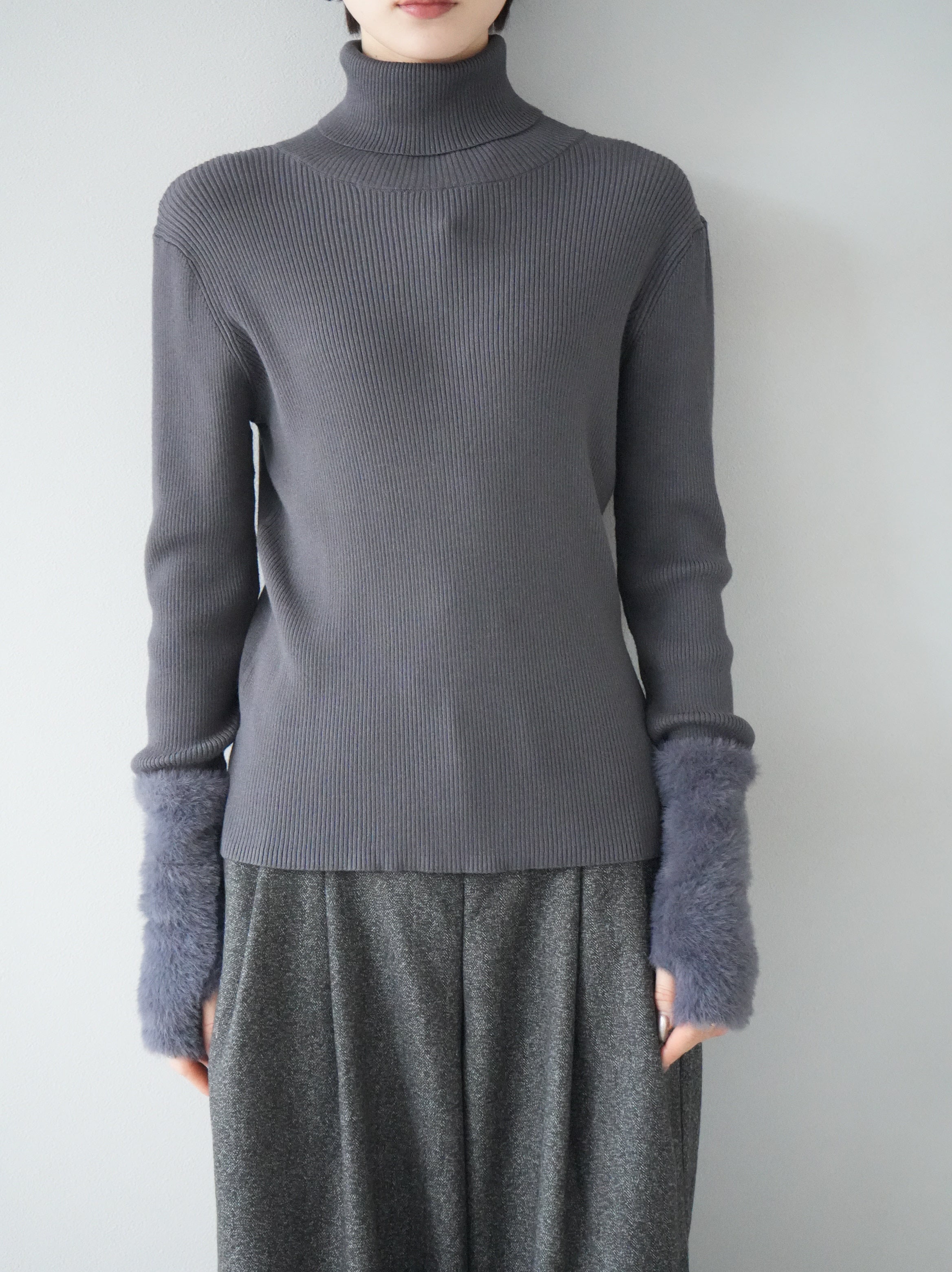 予約]シャギー切替タートルリブニットトップス/チャコール – Lumier