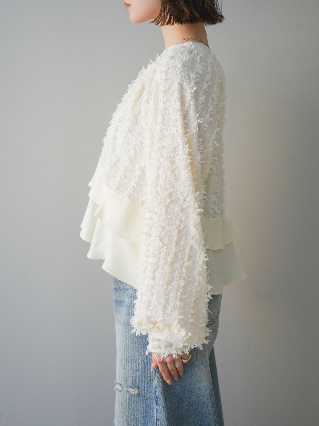 [予約]ジャガードぺプラムフリルブラウス/ivory