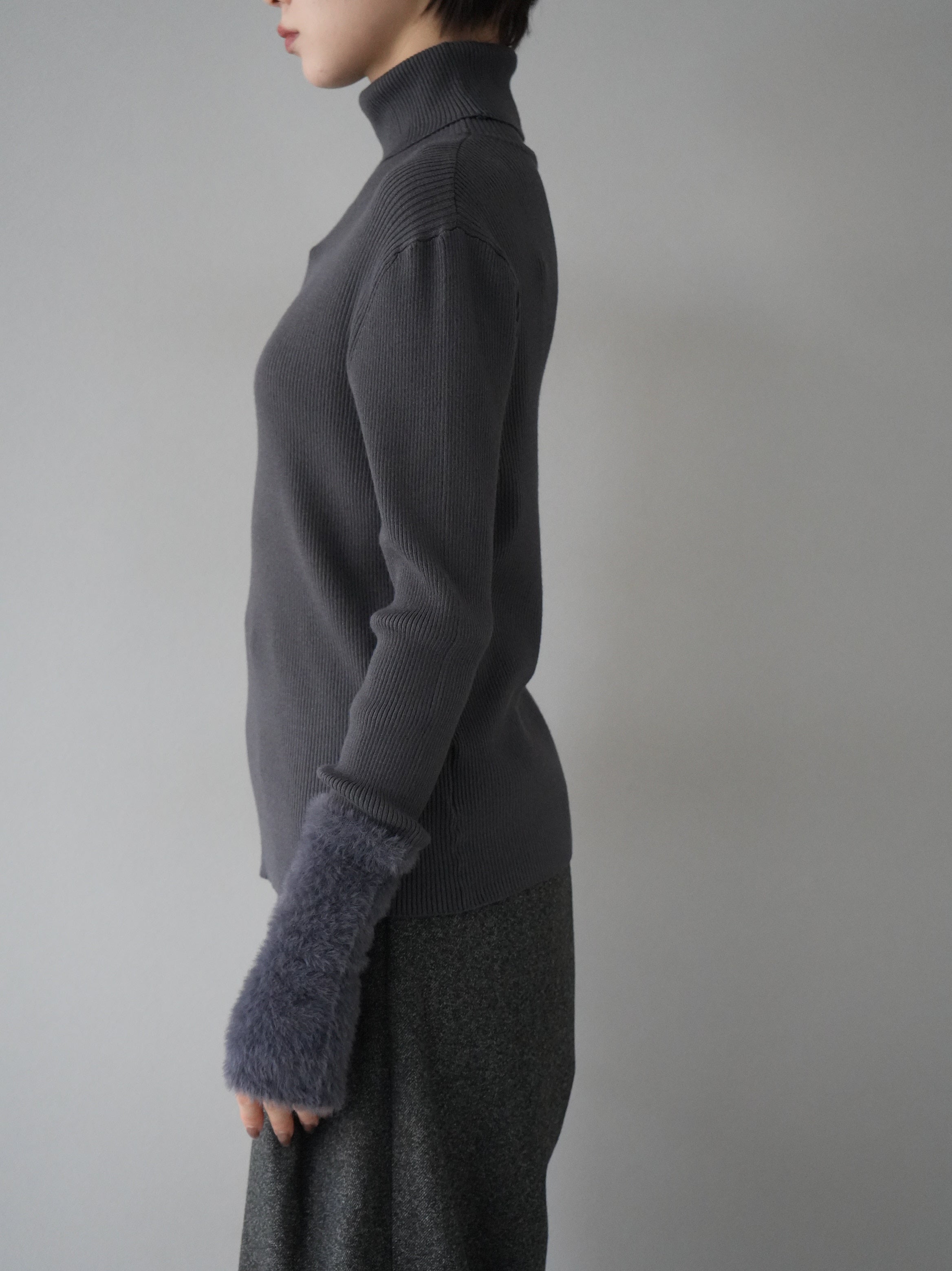予約]シャギー切替タートルリブニットトップス/チャコール – Lumier