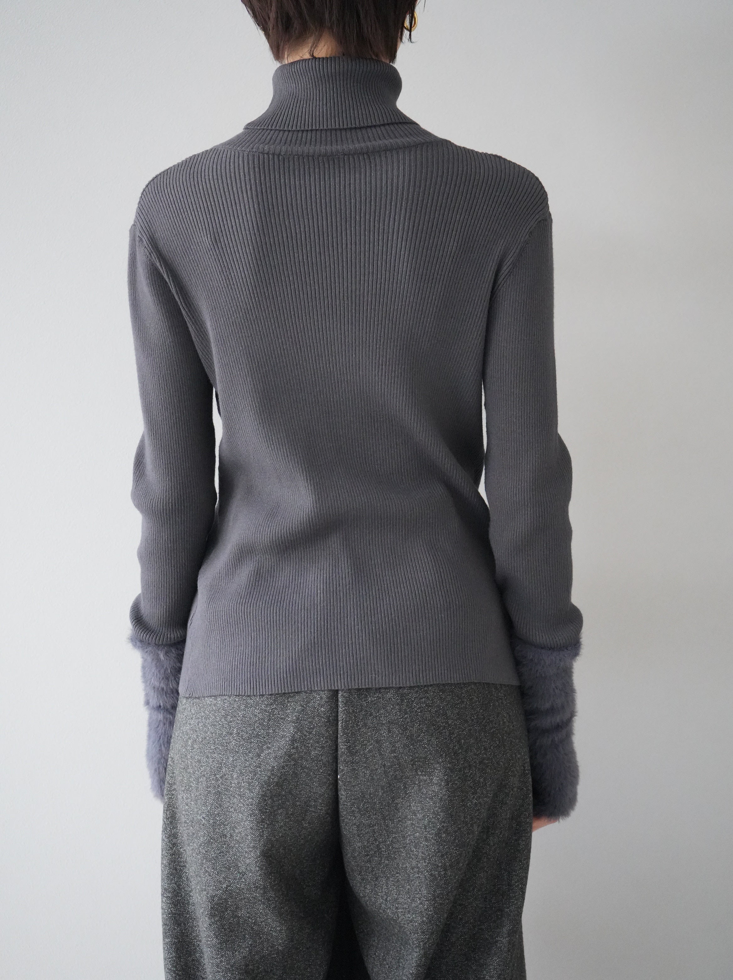 予約]シャギー切替タートルリブニットトップス/チャコール – Lumier
