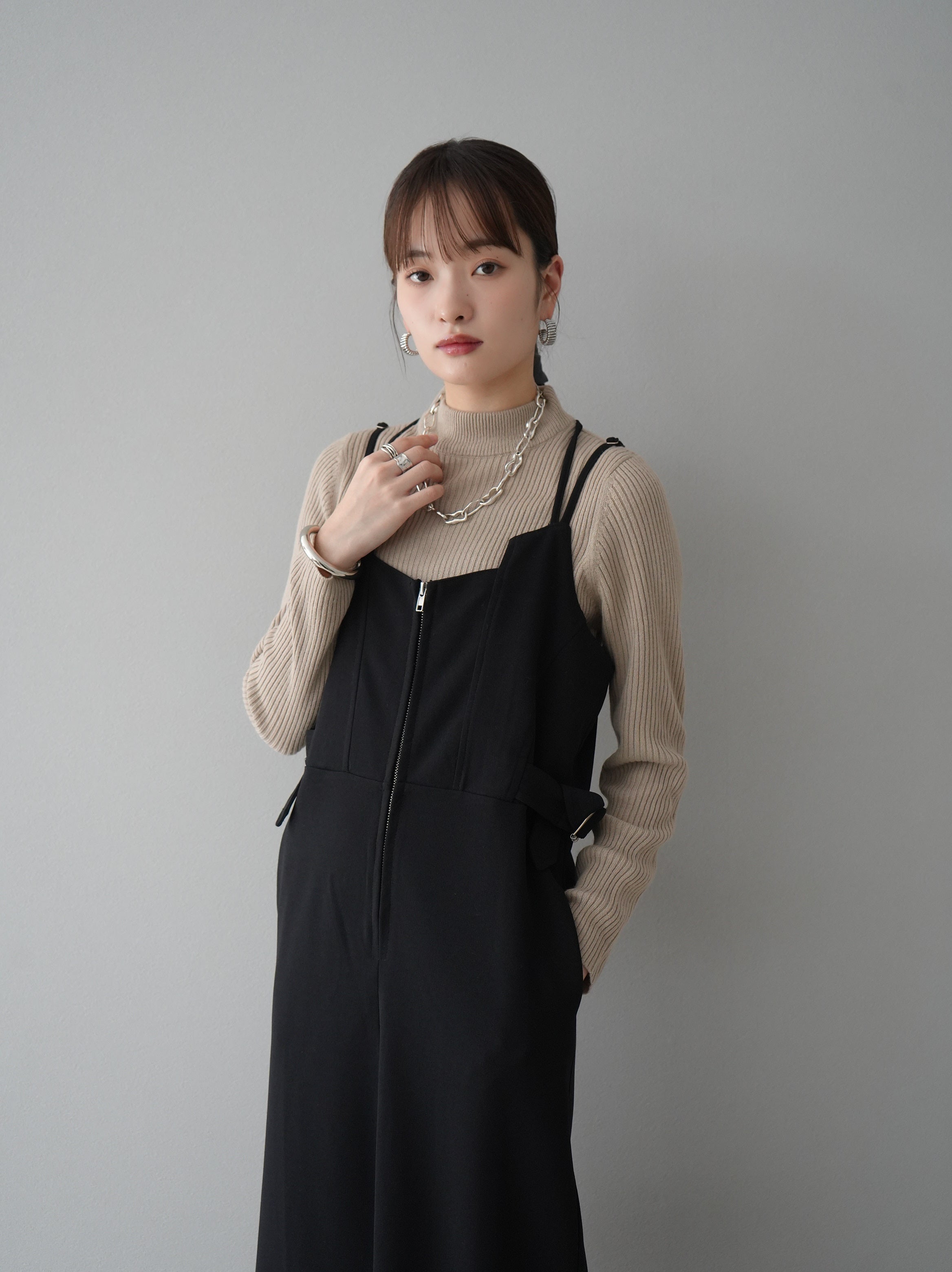 予約]デザインジップホルターキャミマキシワンピース/ブラック – Lumier