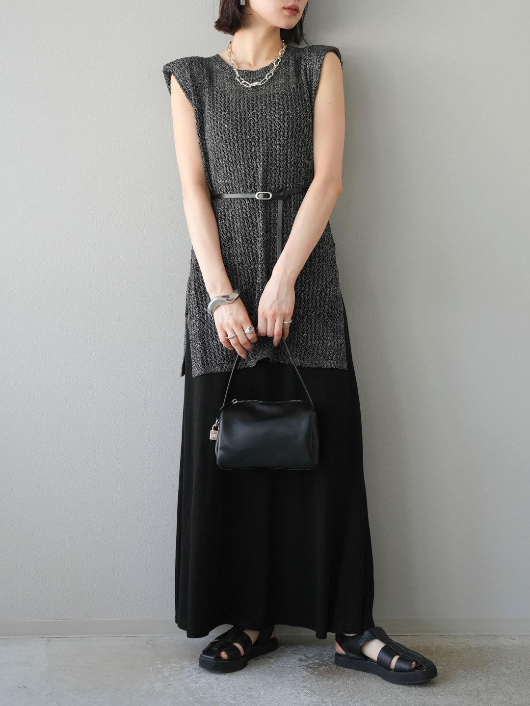 【預購】繫腰帶網眼針織連身裙/黑色