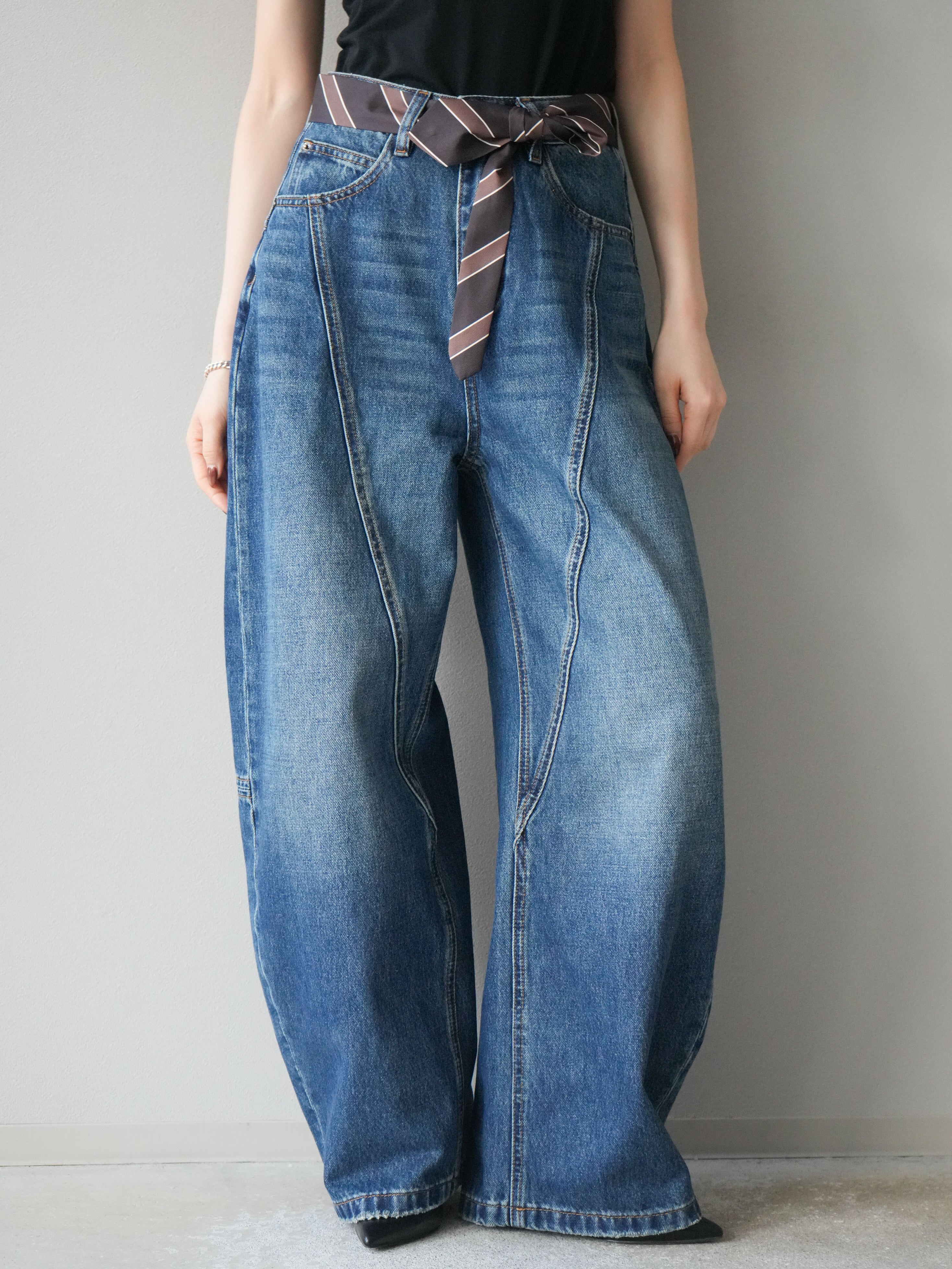 Lumier ベルト付カーブデニムパンツ 予約]スカーフベルト付カーブデニムパンツ/ブルー – Lumier