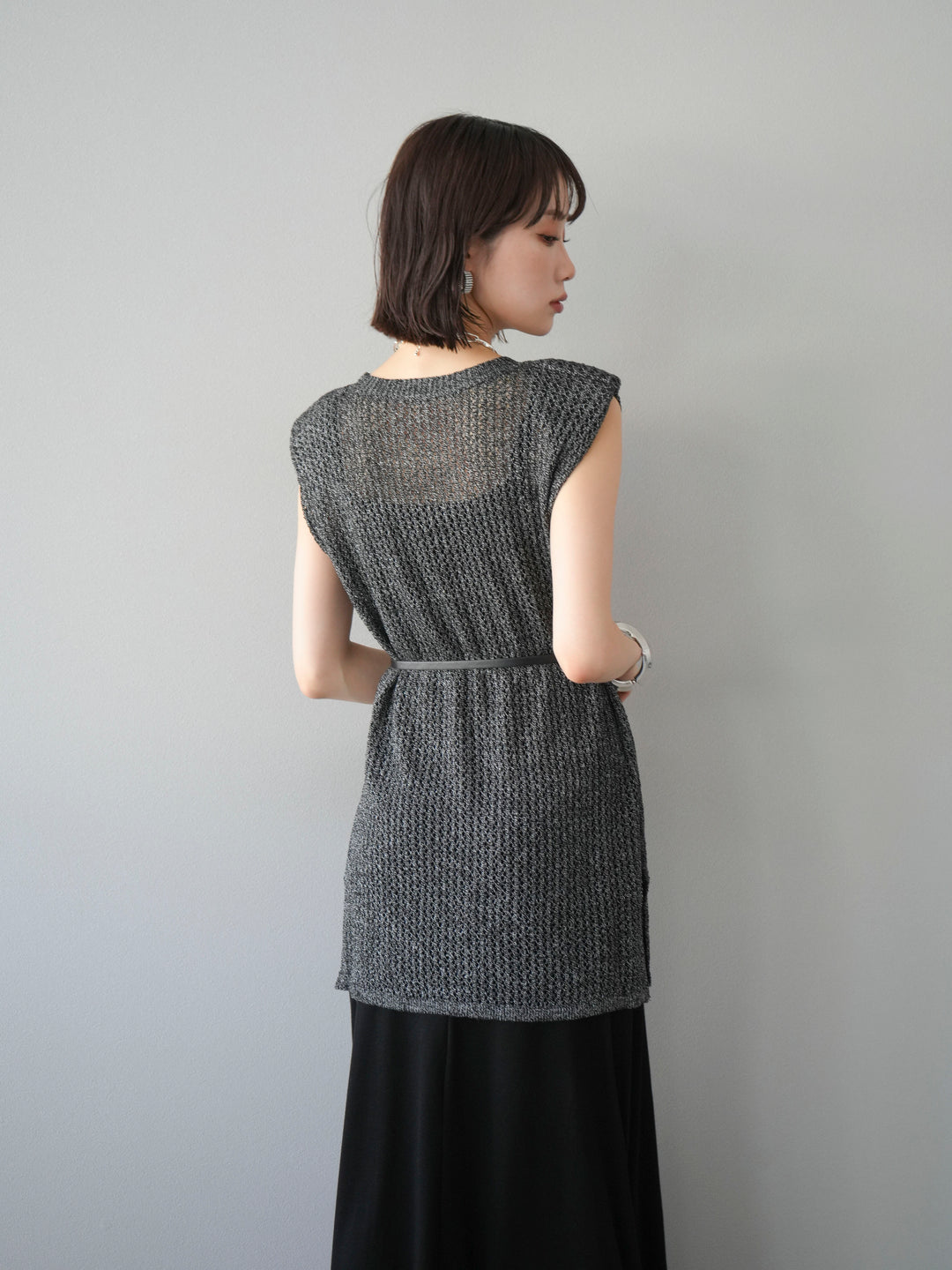 【預購】繫腰帶網眼針織連身裙/黑色