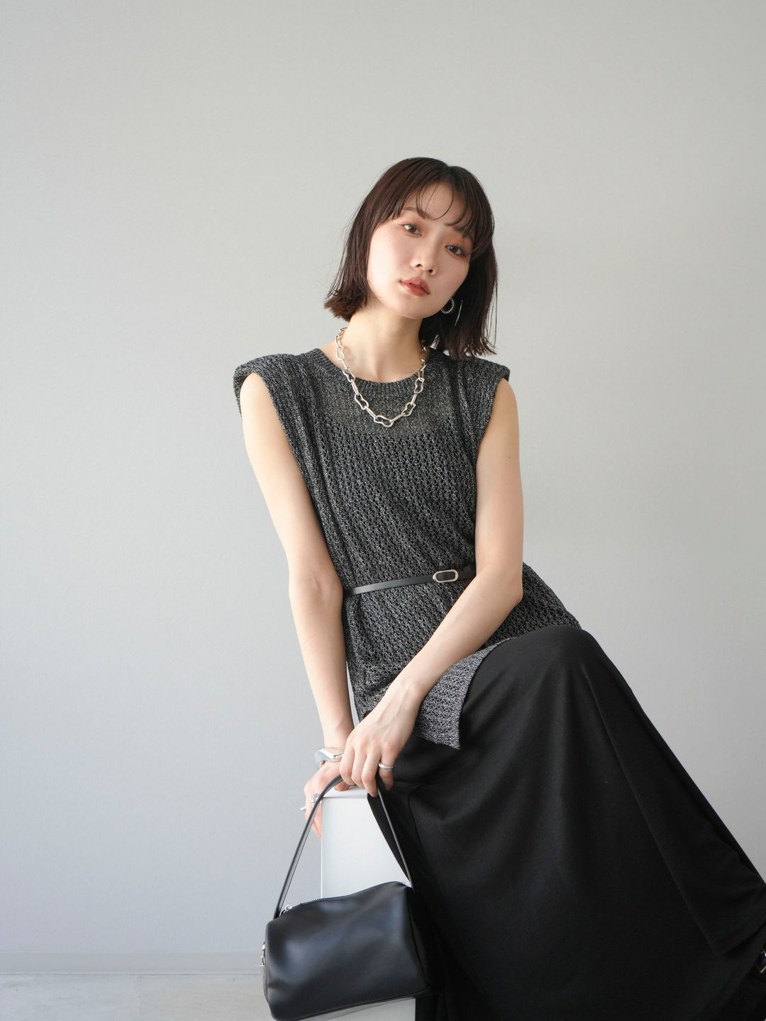 【預購】繫腰帶網眼針織連身裙/黑色