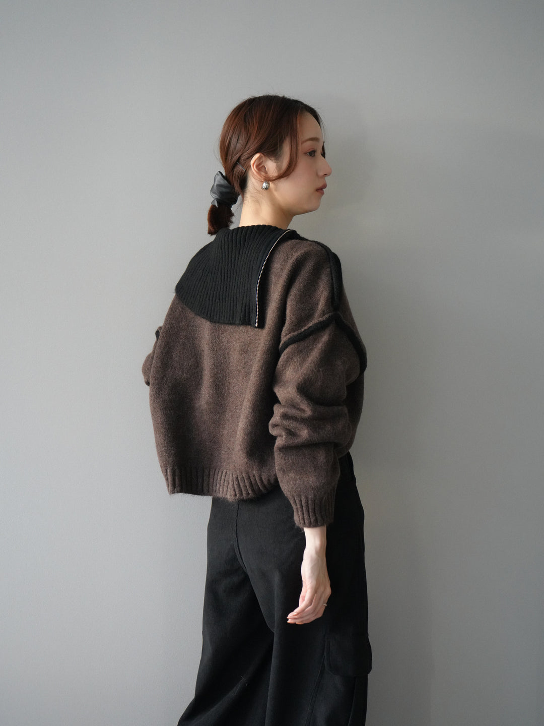 [予約]ZIPハイネックバイカラーニットプルオーバー/brown