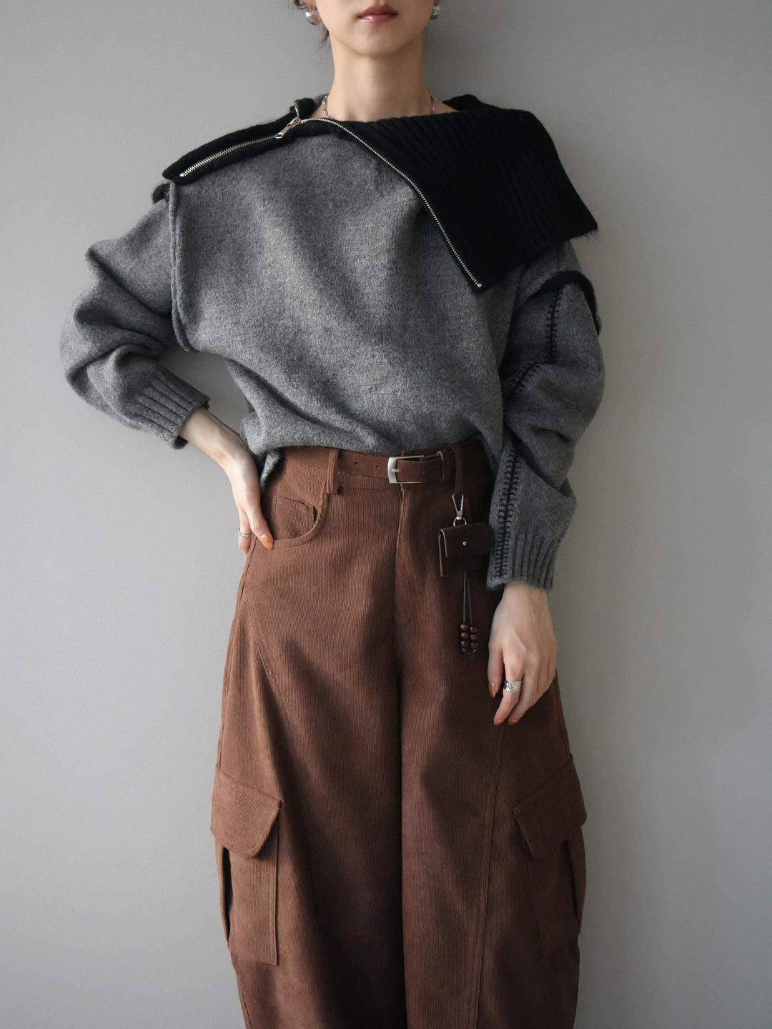 [予約]ZIPハイネックバイカラーニットプルオーバー/charcoal