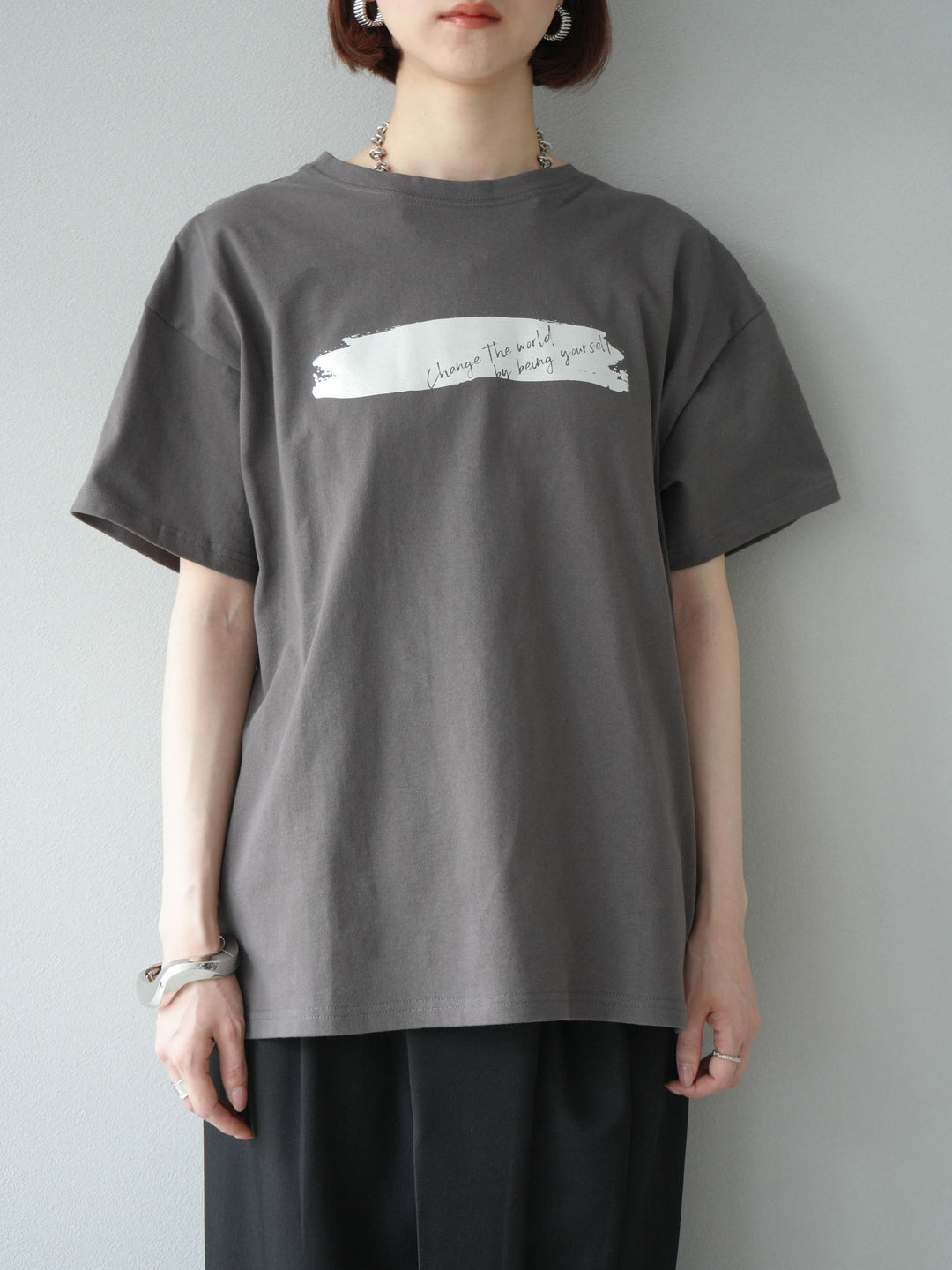 [予約]箔プリントTシャツ/チャコールシルバー