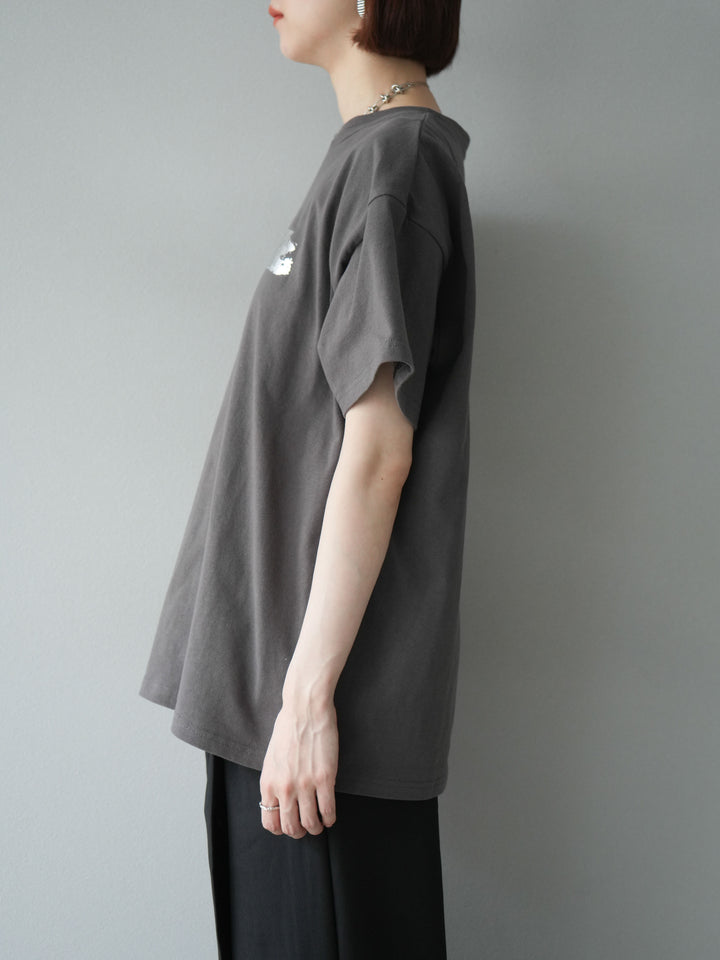 [予約]箔プリントTシャツ/チャコールシルバー