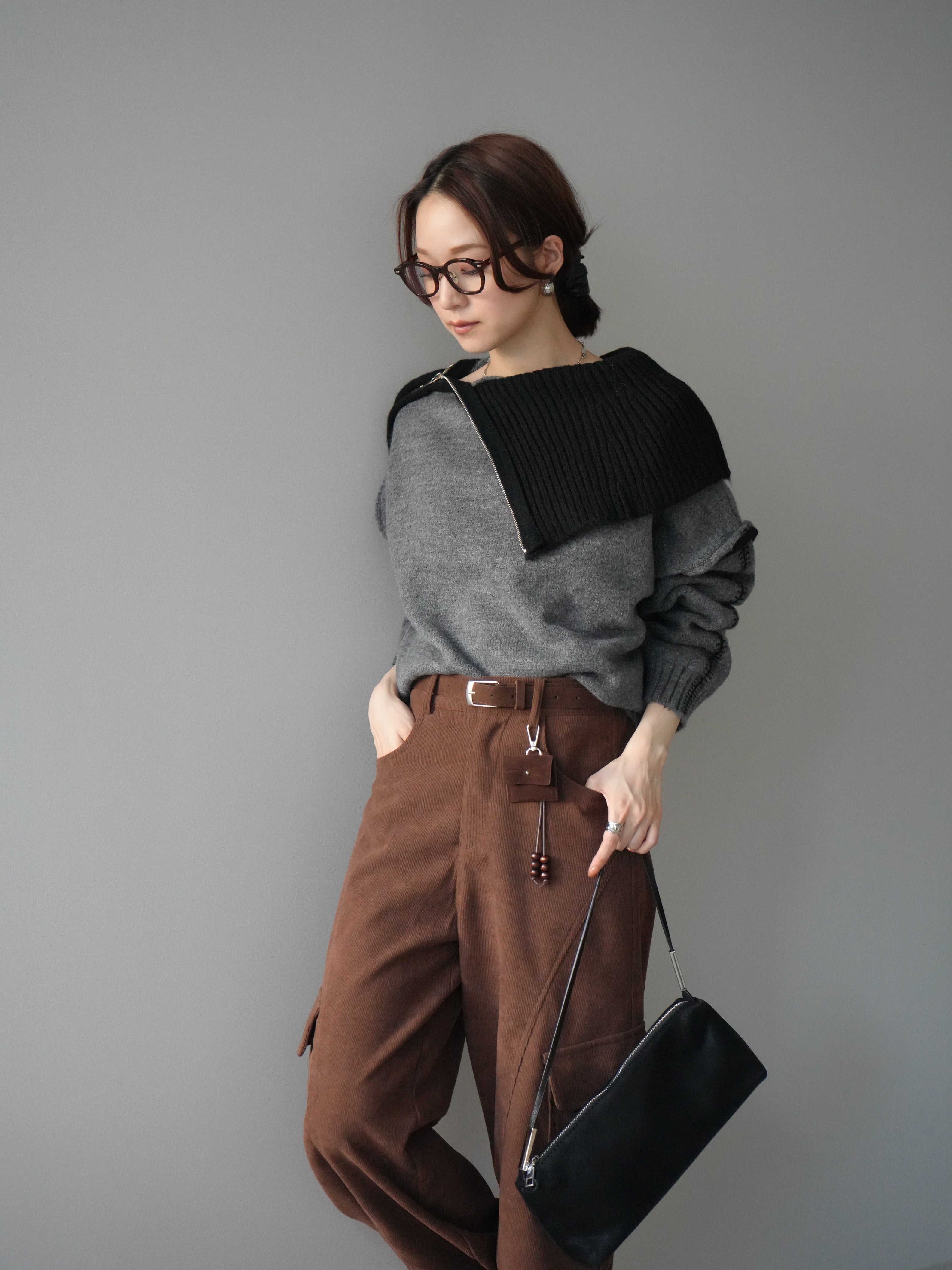 予約]ZIPハイネックバイカラーニットプルオーバー/charcoal – Lumier