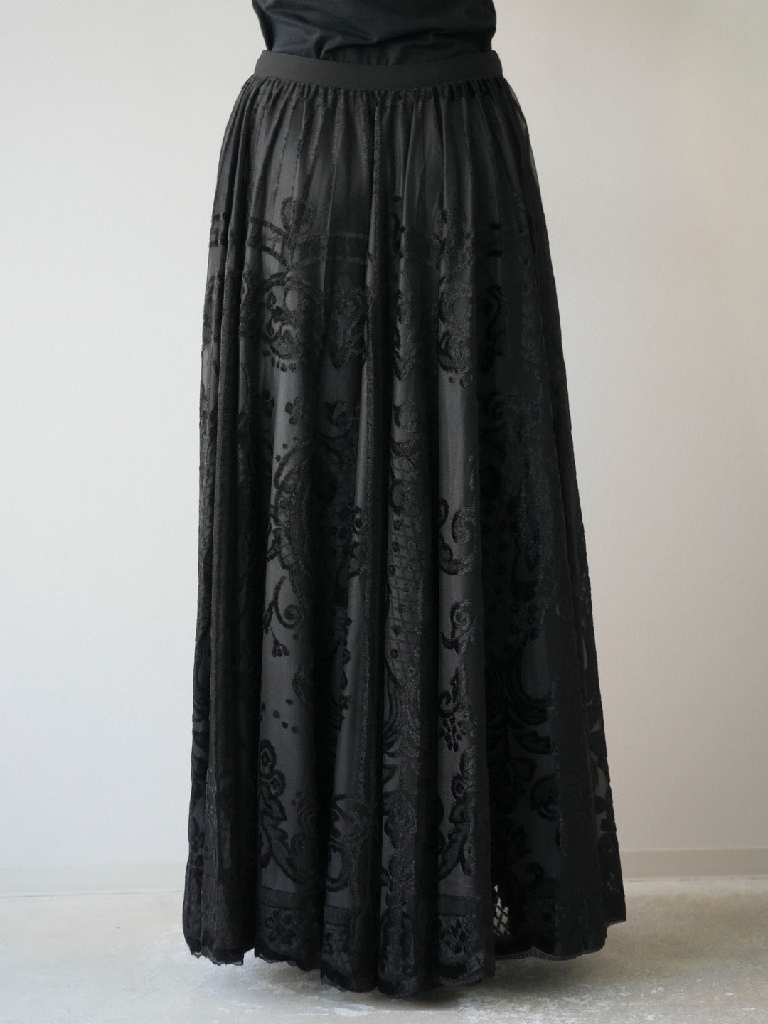 [予約]アンティーク柄フロッキーマキシスカート/ブラック