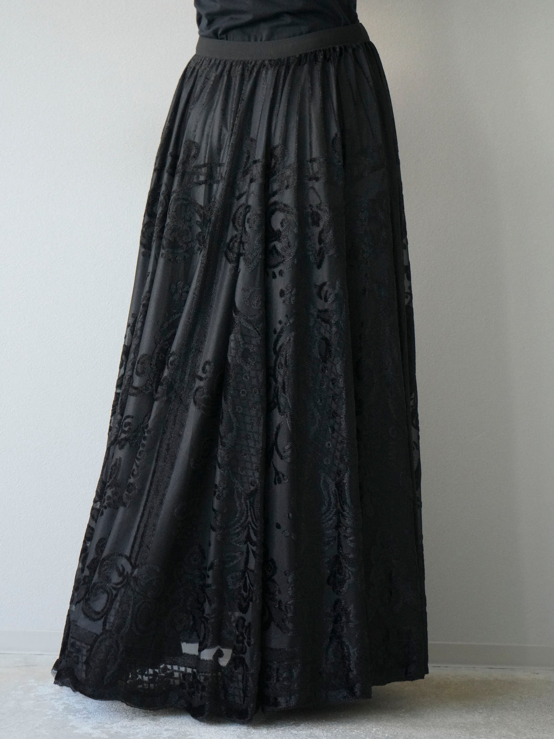 [予約]アンティーク柄フロッキーマキシスカート/ブラック