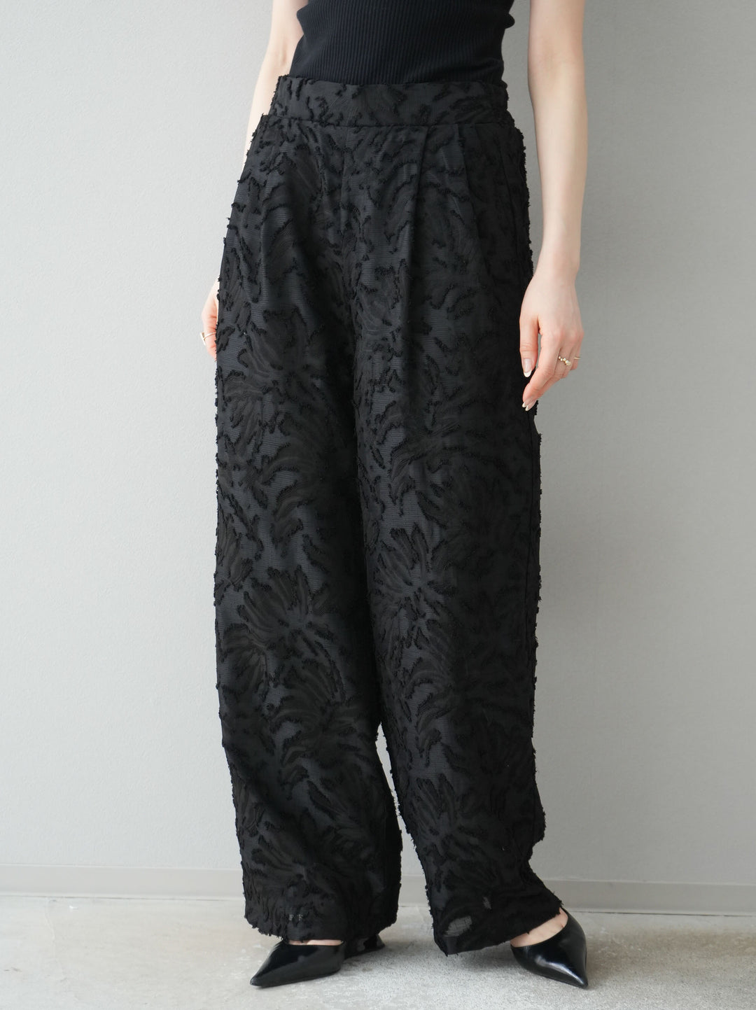 【預購】透視提花褶皺寬褲/黑