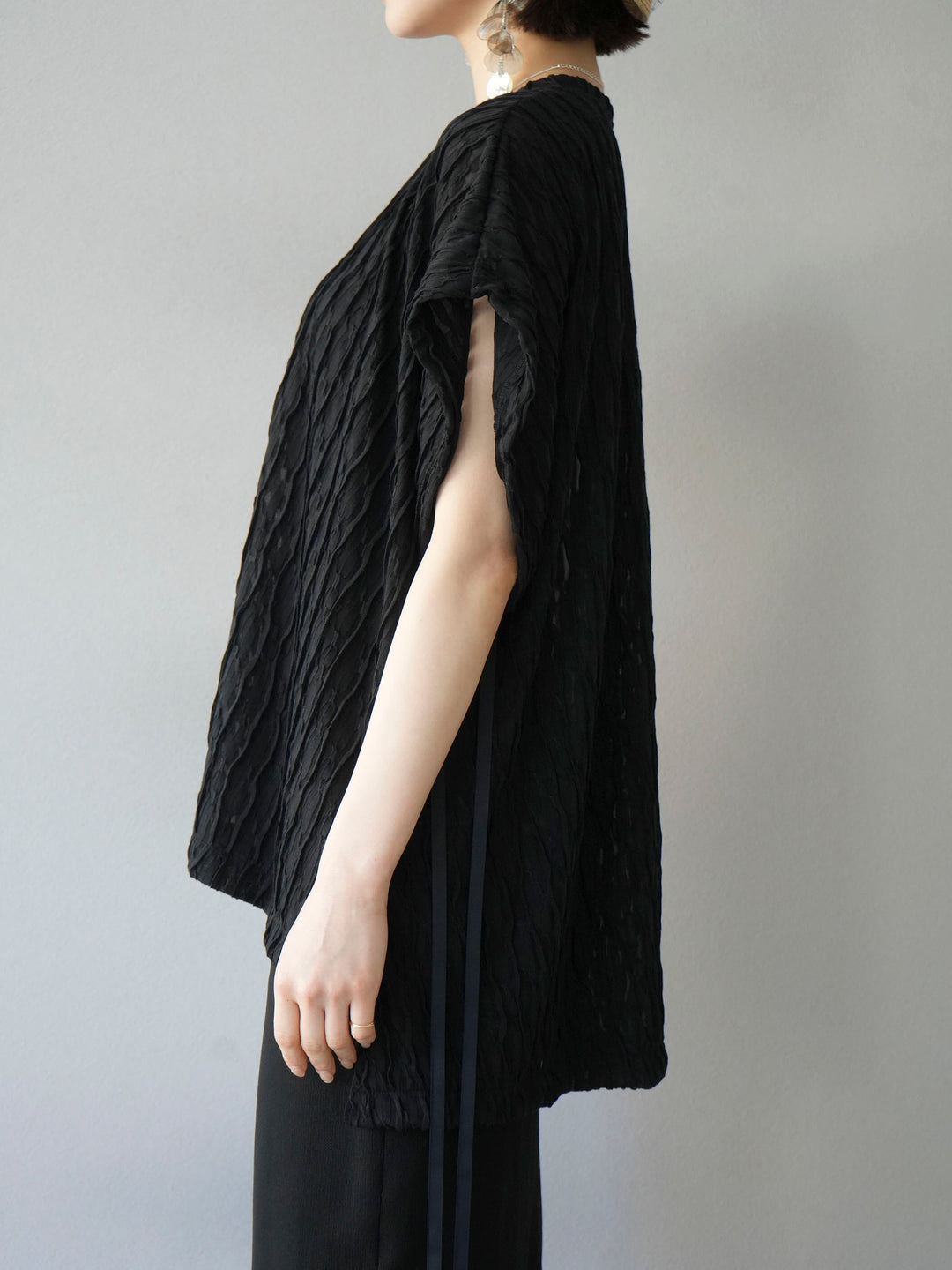 [Pre-order] Arm shirring sheer design mellow pullover/black