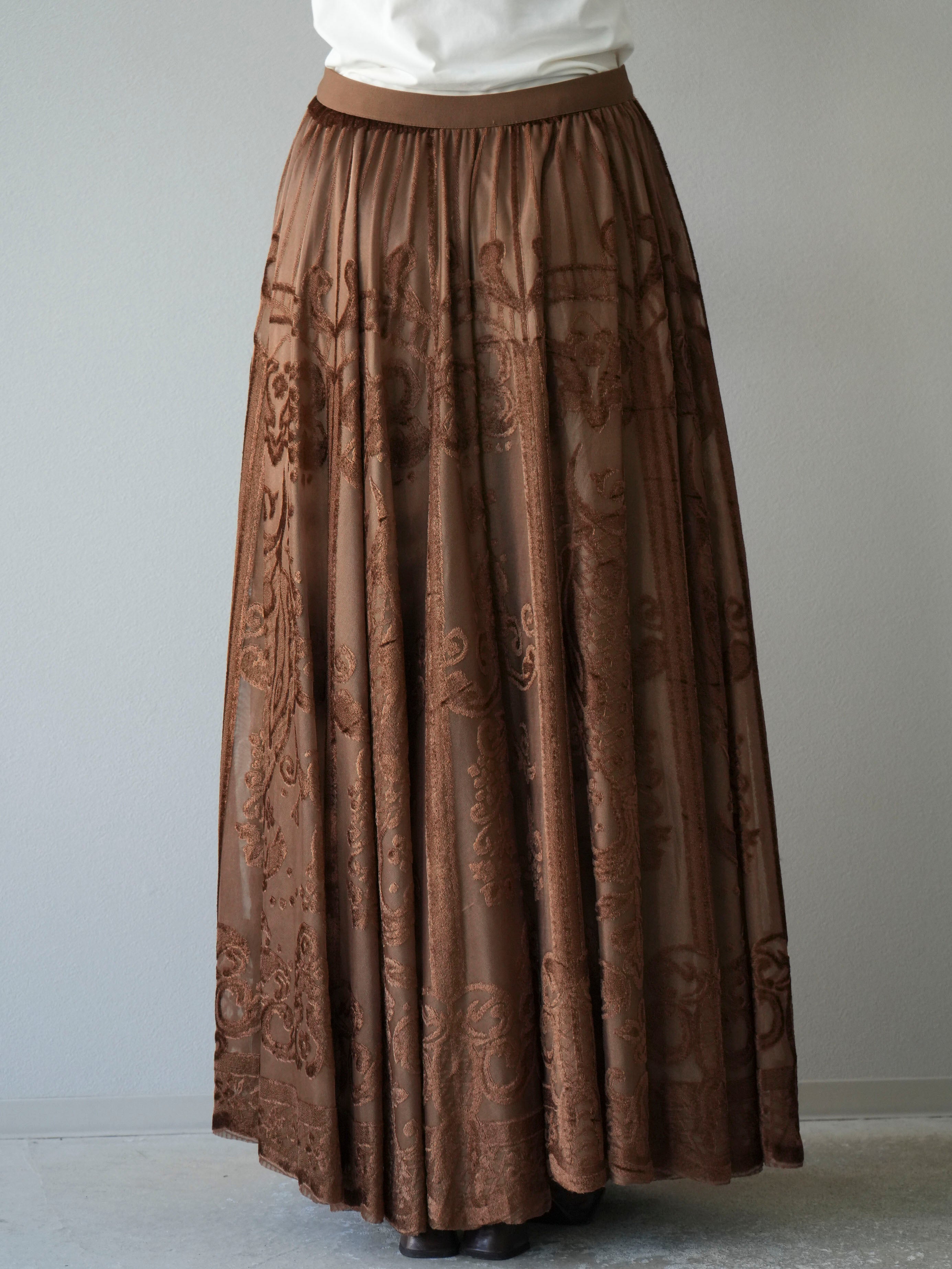 予約]アンティーク柄フロッキーマキシスカート/ブラウン – Lumier