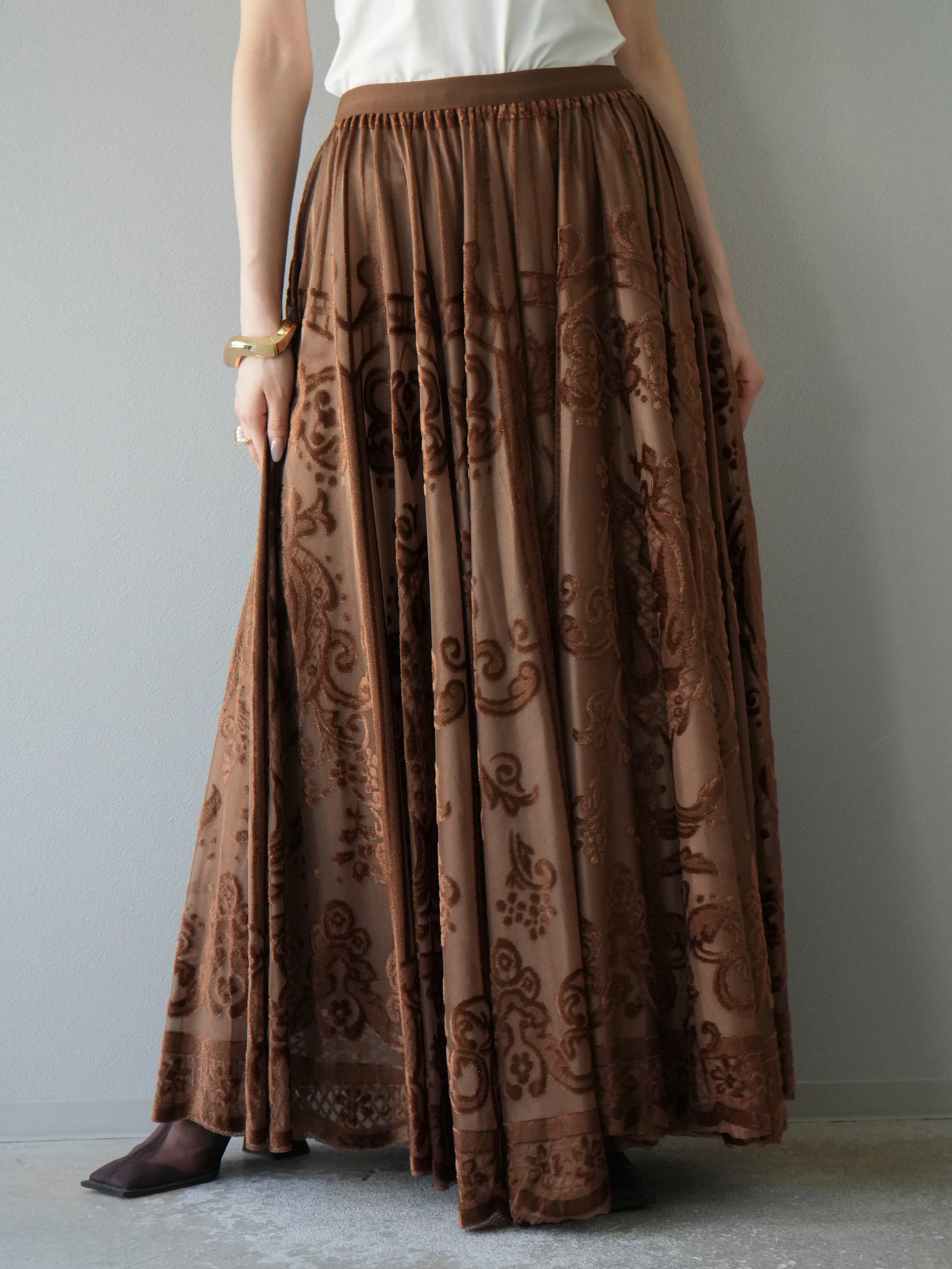 FUZZYKONサンドブラウン／レトロ紋様プリント ダブルメッシュミディスカート 予約]アンティーク柄フロッキーマキシスカート/ブラウン – Lumier