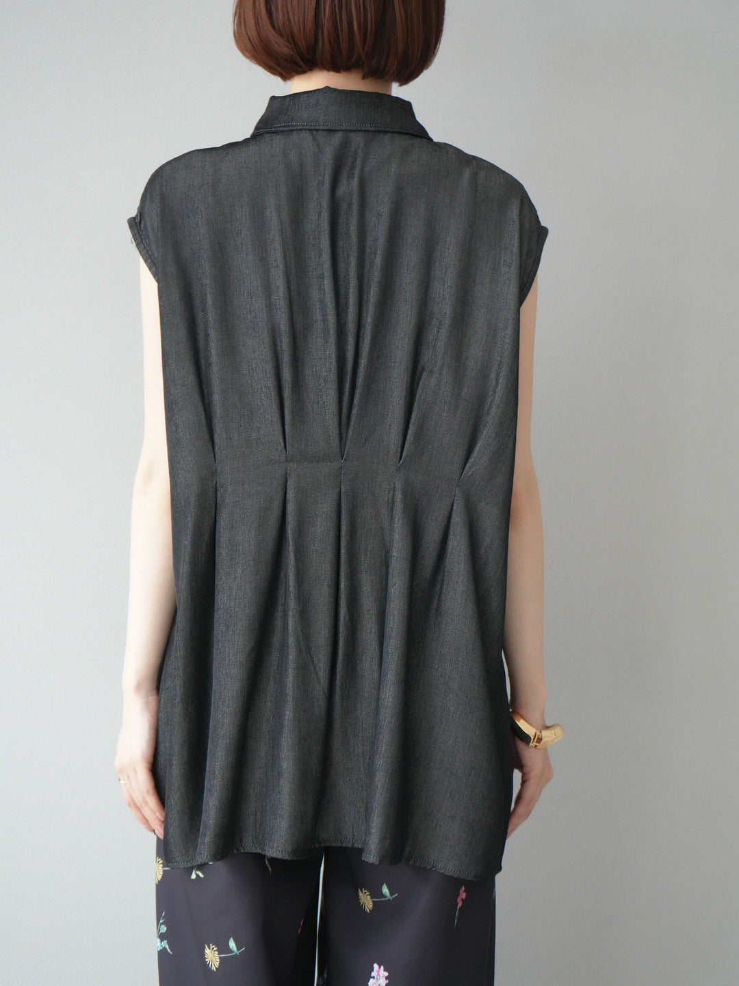 【預訂】天絲牛仔收腰無袖上衣/黑色