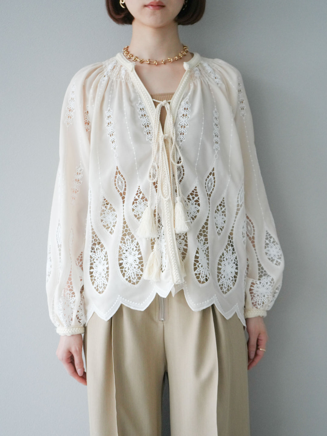 [予約]刺繍デザインブラウス/アイボリー
