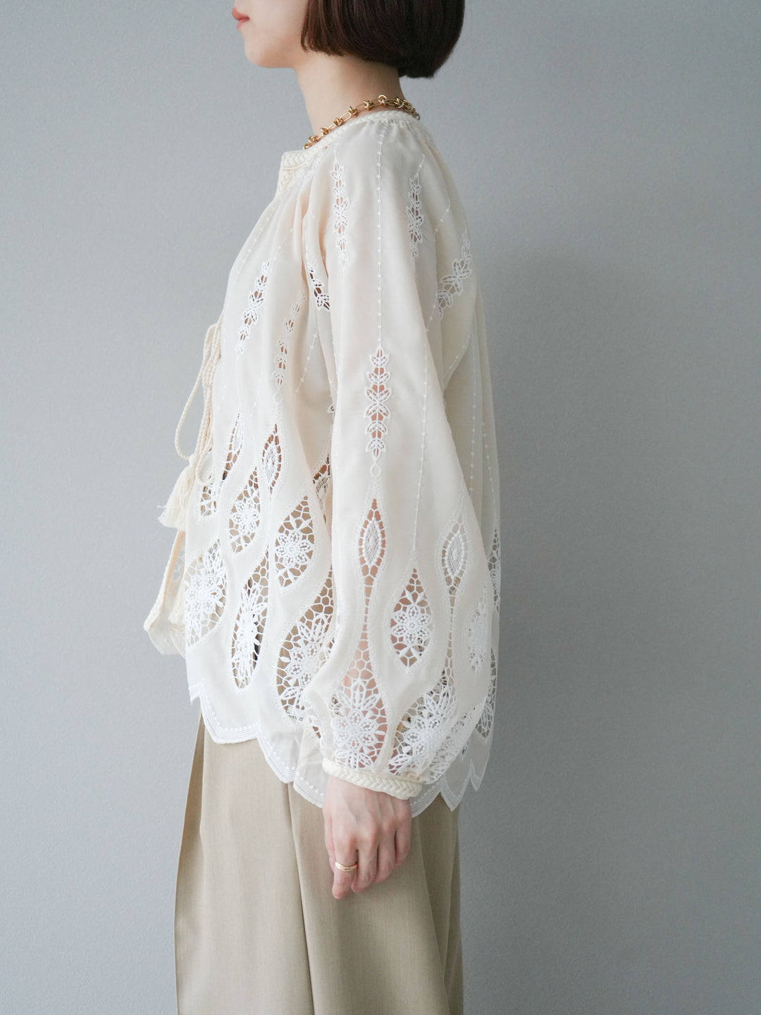 [予約]刺繍デザインブラウス/アイボリー