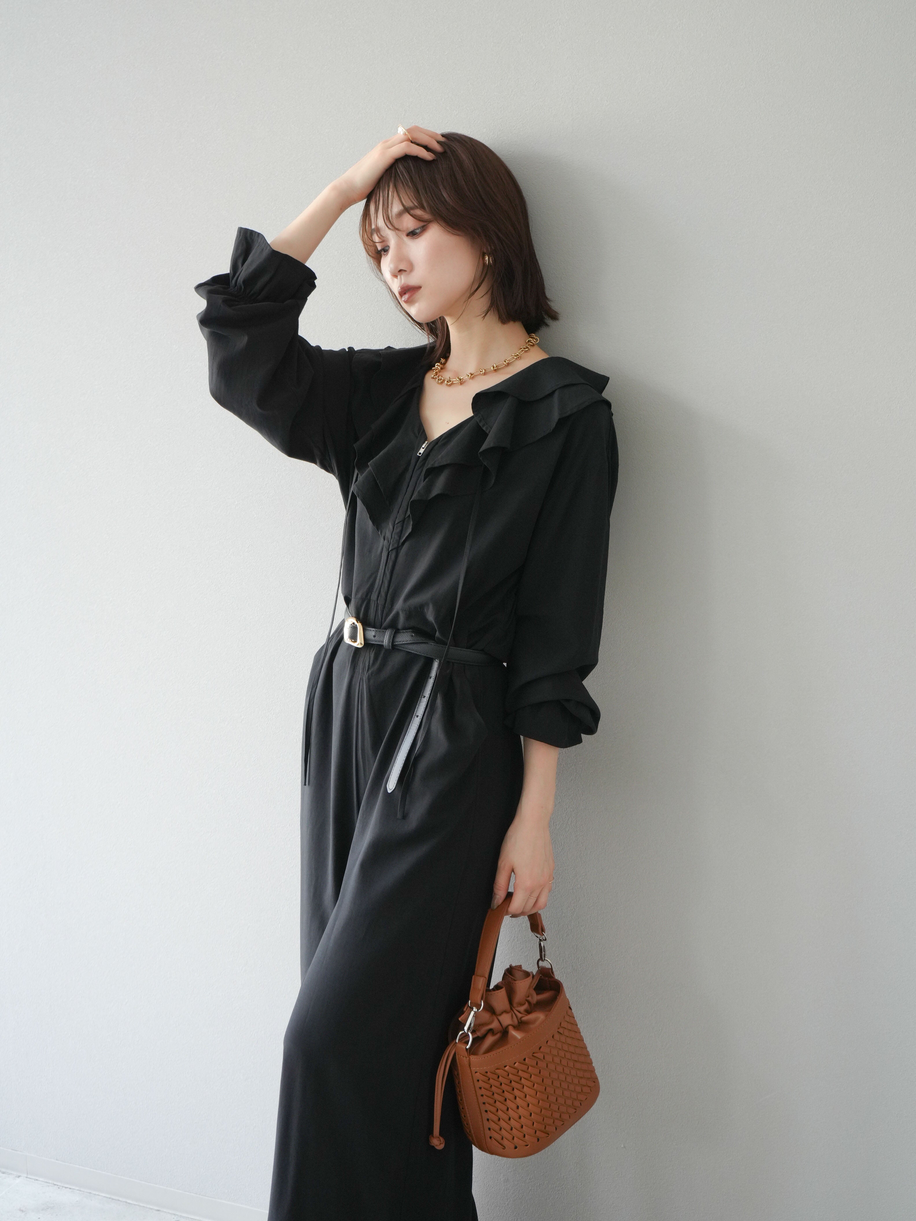 予約]ラッフルデザインオールインワン/ブラック – Lumier