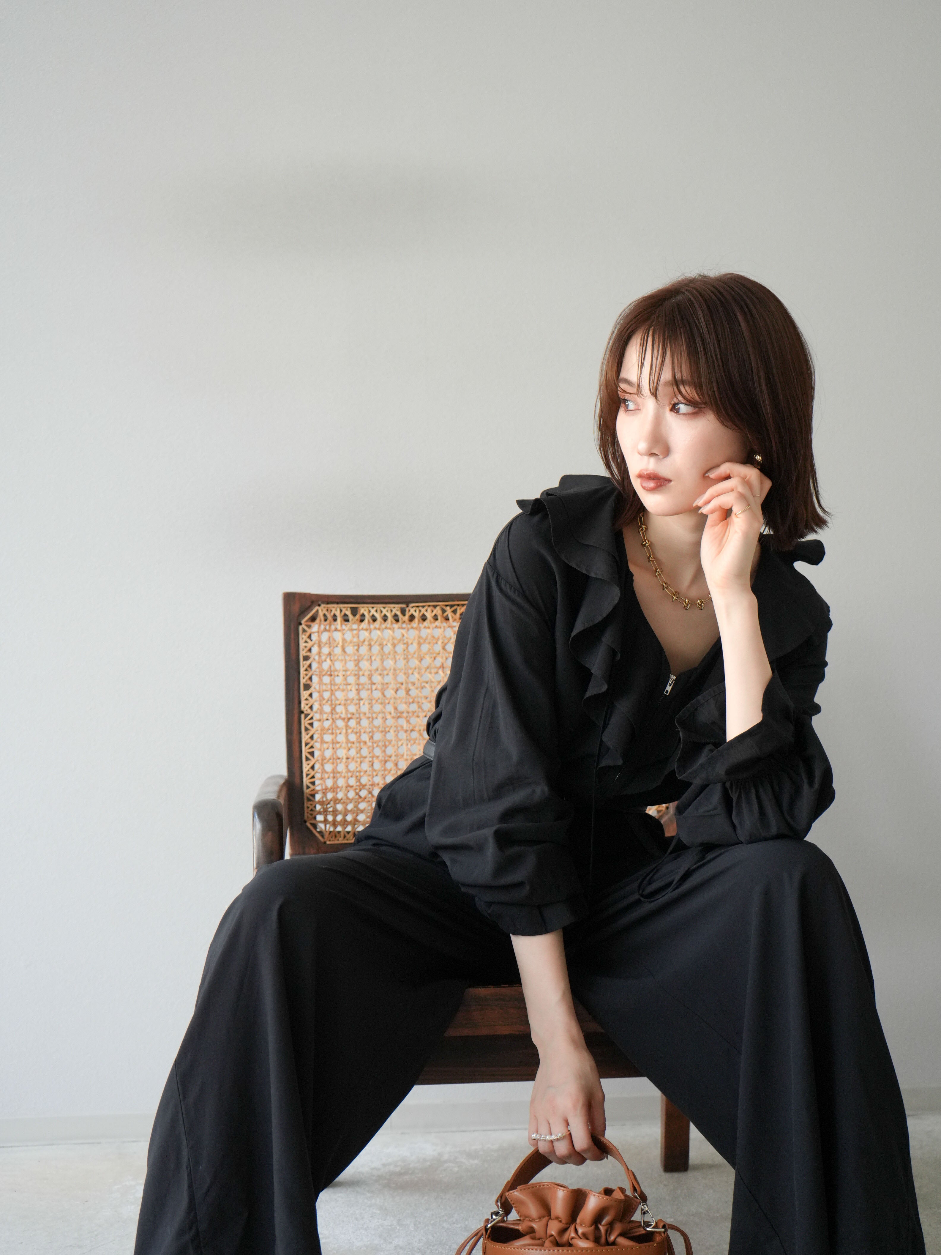 予約]ラッフルデザインオールインワン/ブラック – Lumier