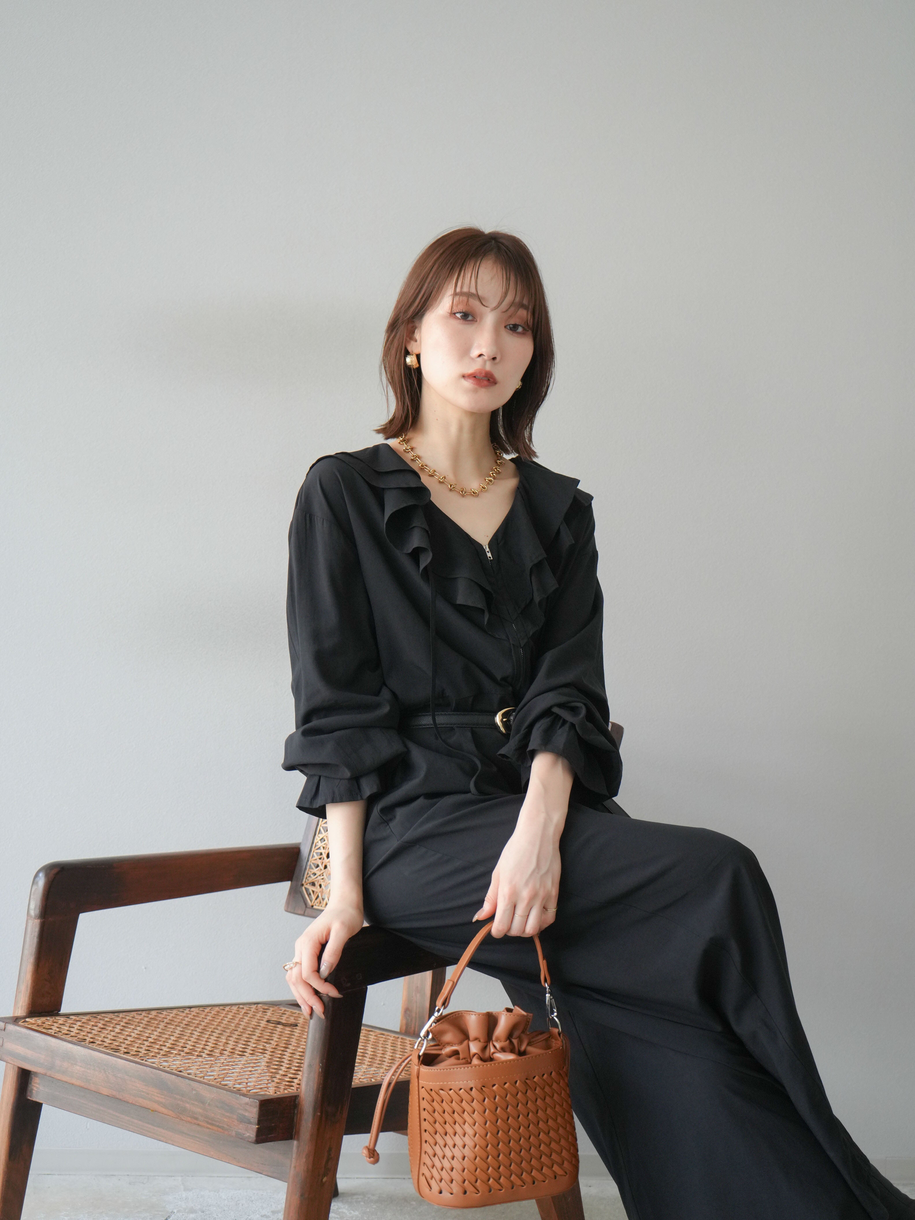 予約]ラッフルデザインオールインワン/ブラック – Lumier