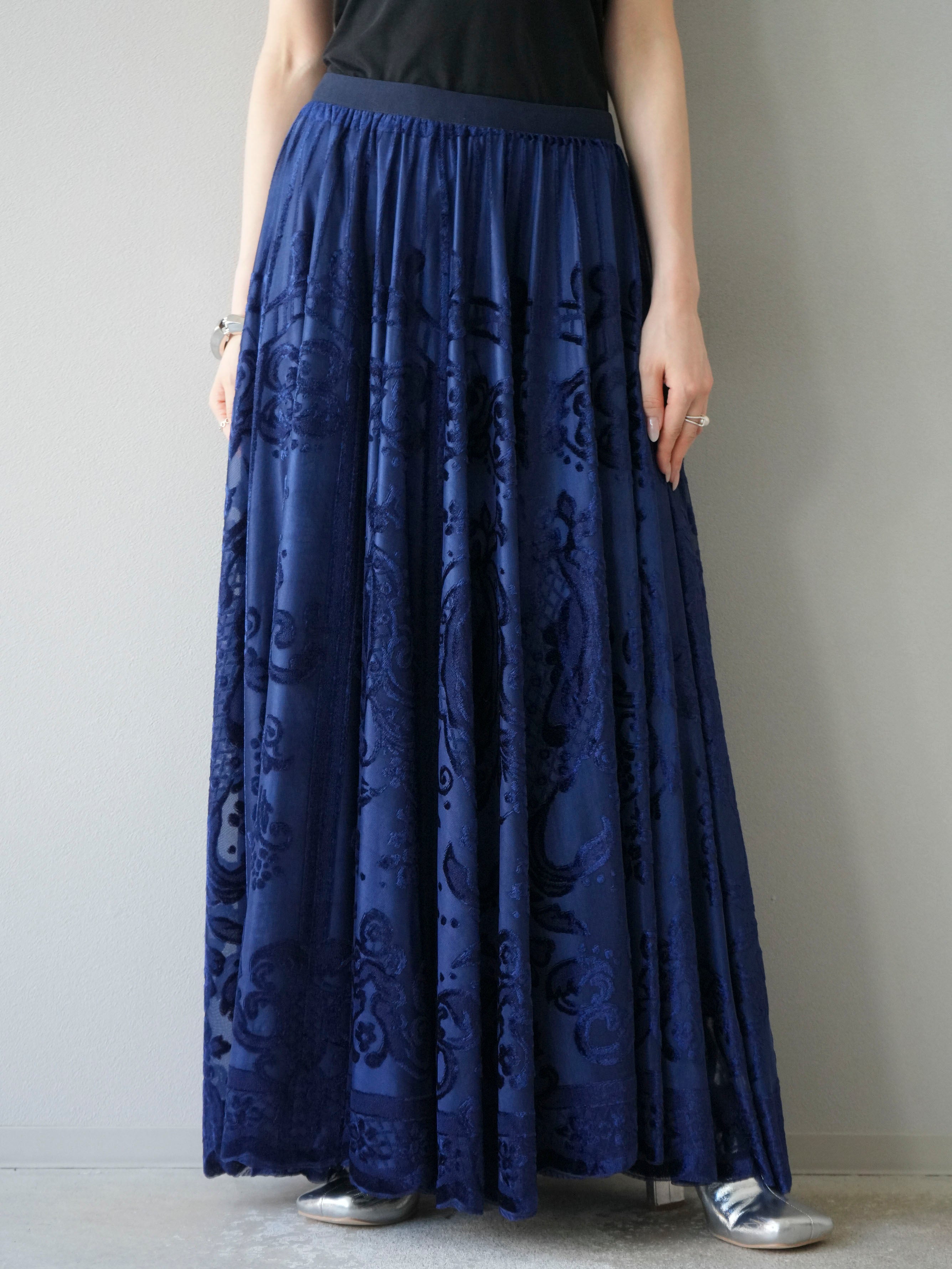 予約]アンティーク柄フロッキーマキシスカート/ブルー – Lumier