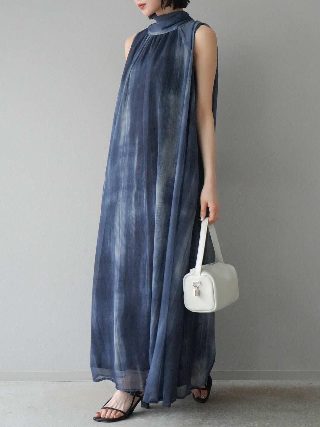 [預購] 精緻圖案掛脖透視洋裝/海軍藍