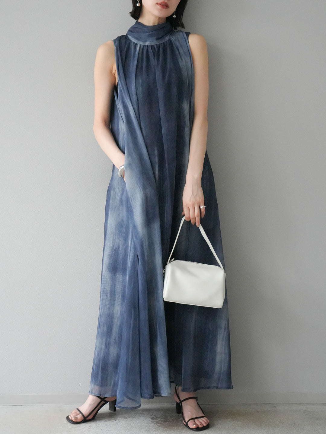 [預購] 精緻圖案掛脖透視洋裝/海軍藍