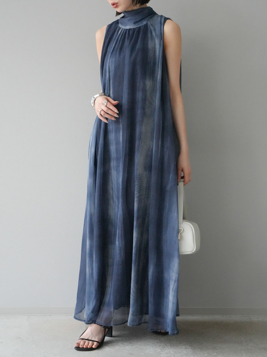 [預購] 精緻圖案掛脖透視洋裝/海軍藍