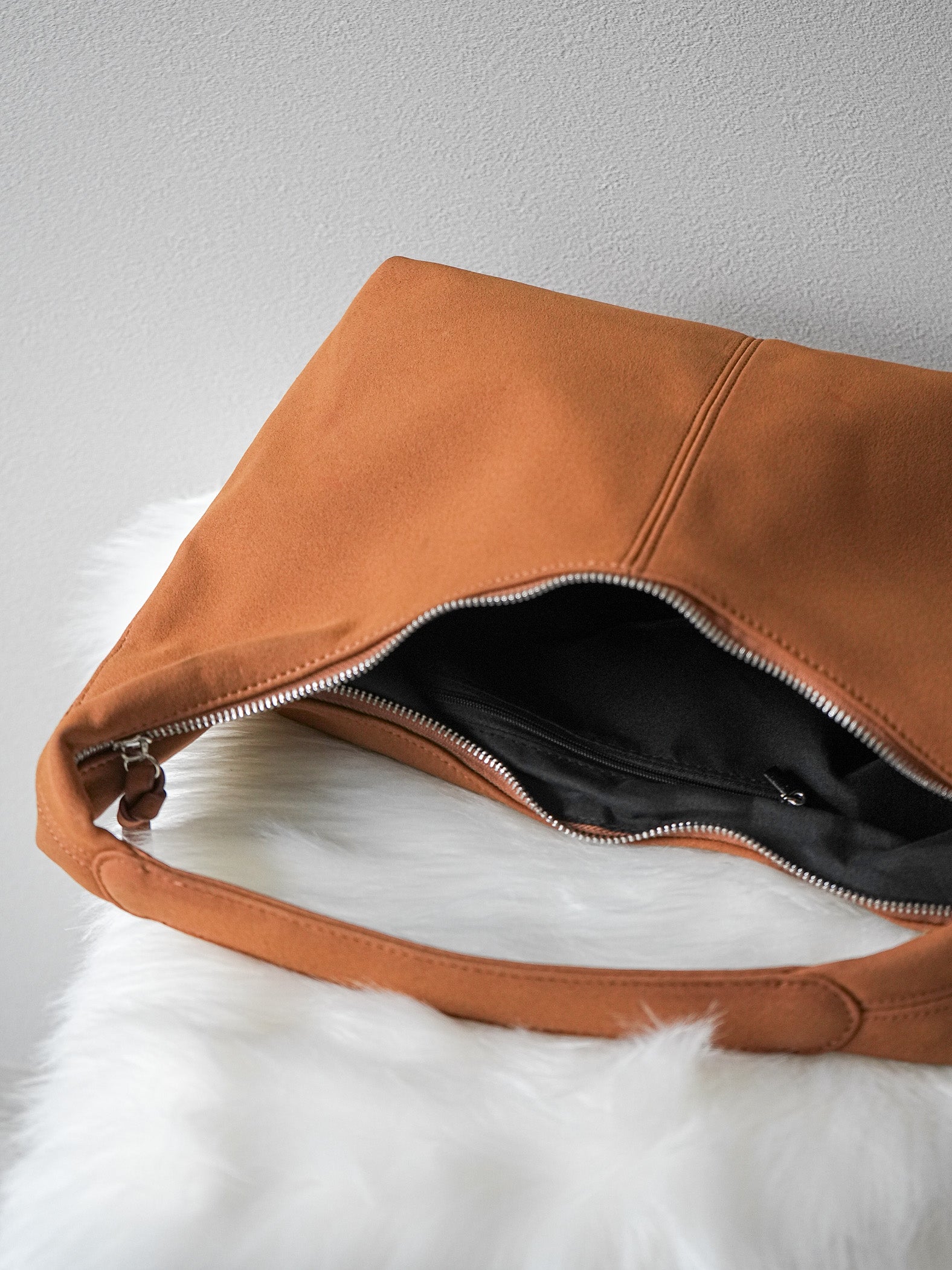 予約]ラウンドハンドルスエードBAG /キャメル – Lumier