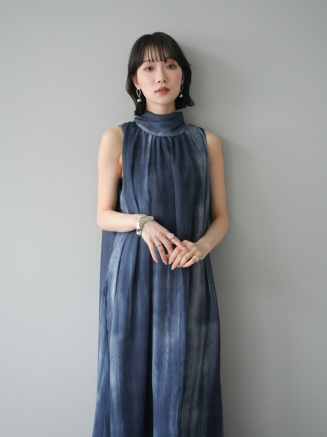 [預購] 精緻圖案掛脖透視洋裝/海軍藍