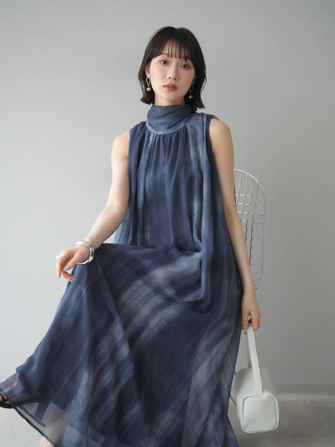 [預購] 精緻圖案掛脖透視洋裝/海軍藍