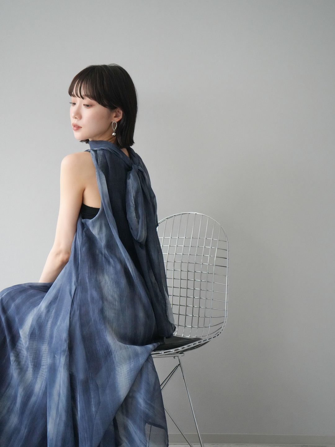 [預購] 精緻圖案掛脖透視洋裝/海軍藍