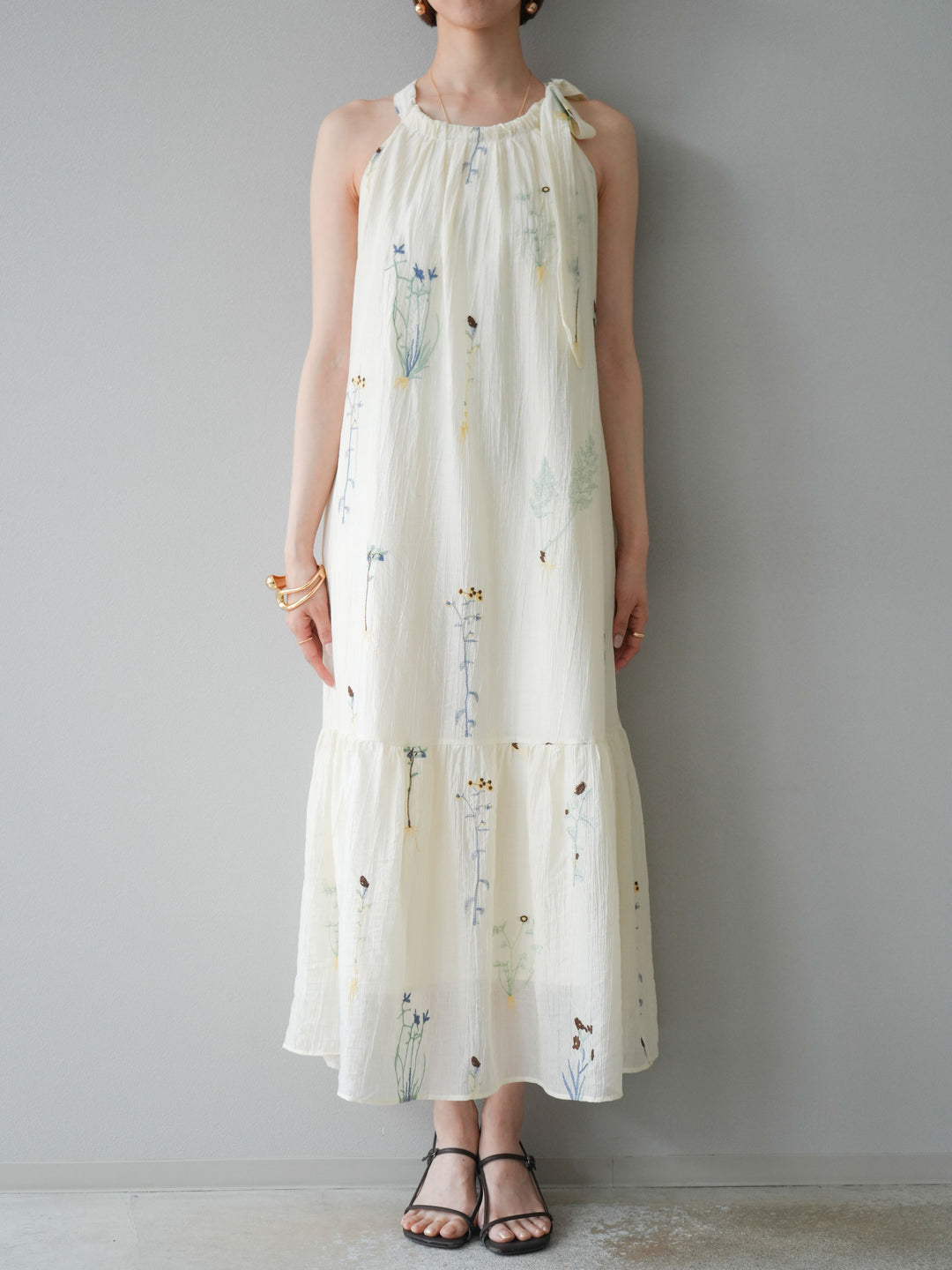 [予約]フラワー刺繍ホルターワンピース/アイボリー