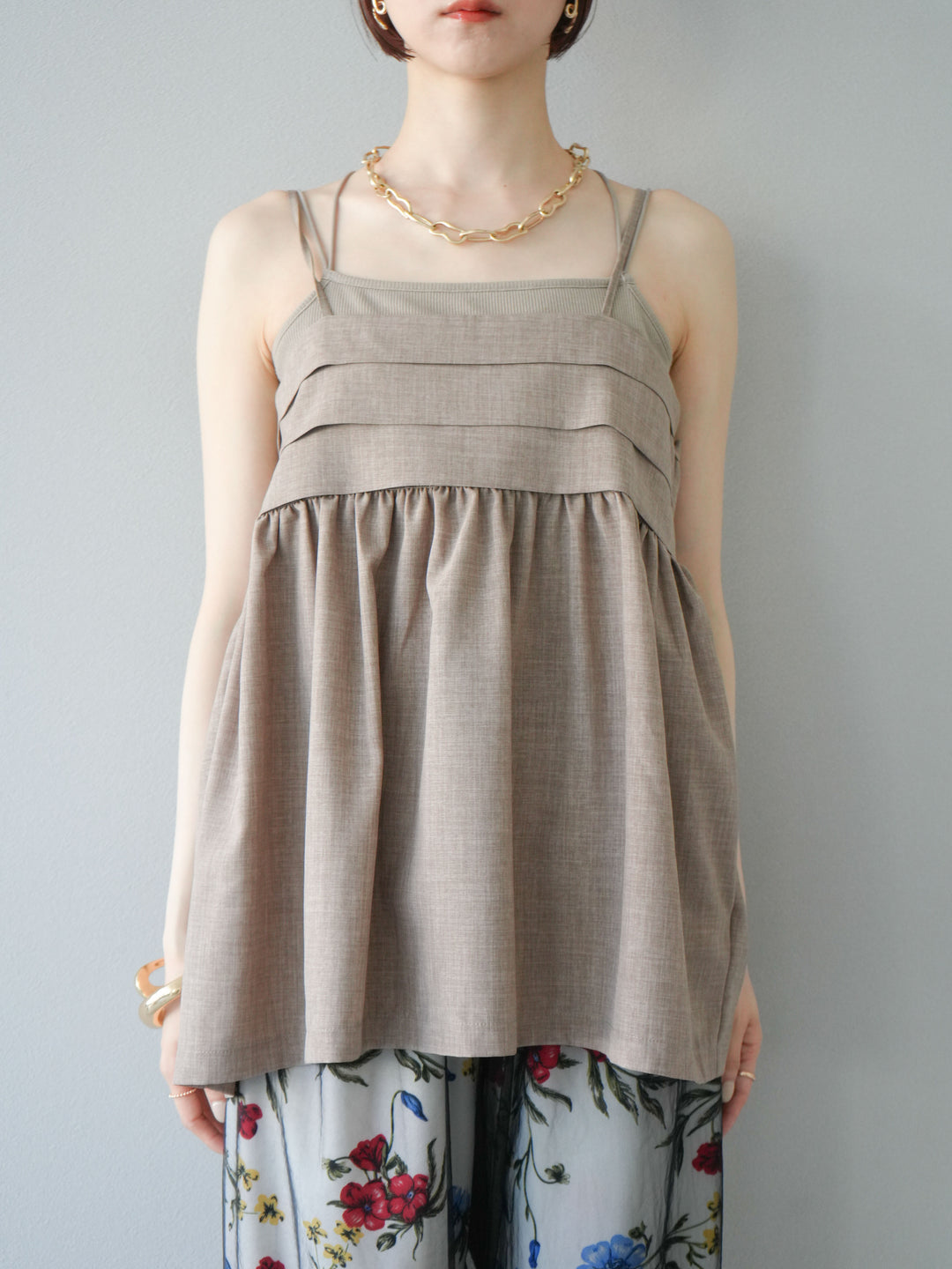 [訂位] 仿亞麻緊身設計吊帶背心/灰褐色